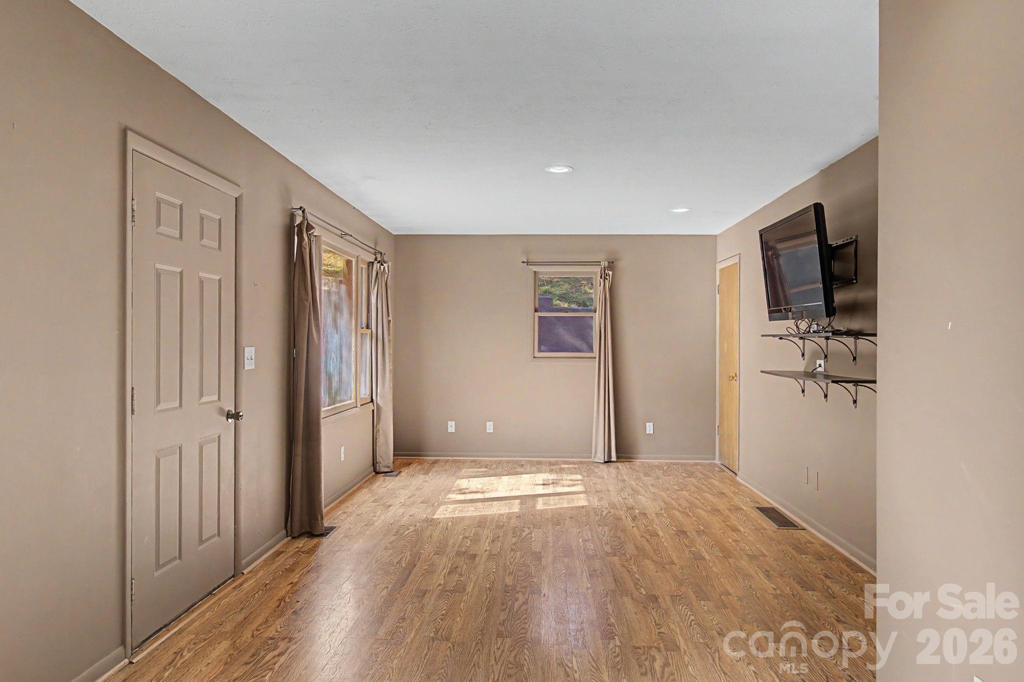 Single Family Residence at 21 Coffey Circle, Asheville, photo 15 of 37
