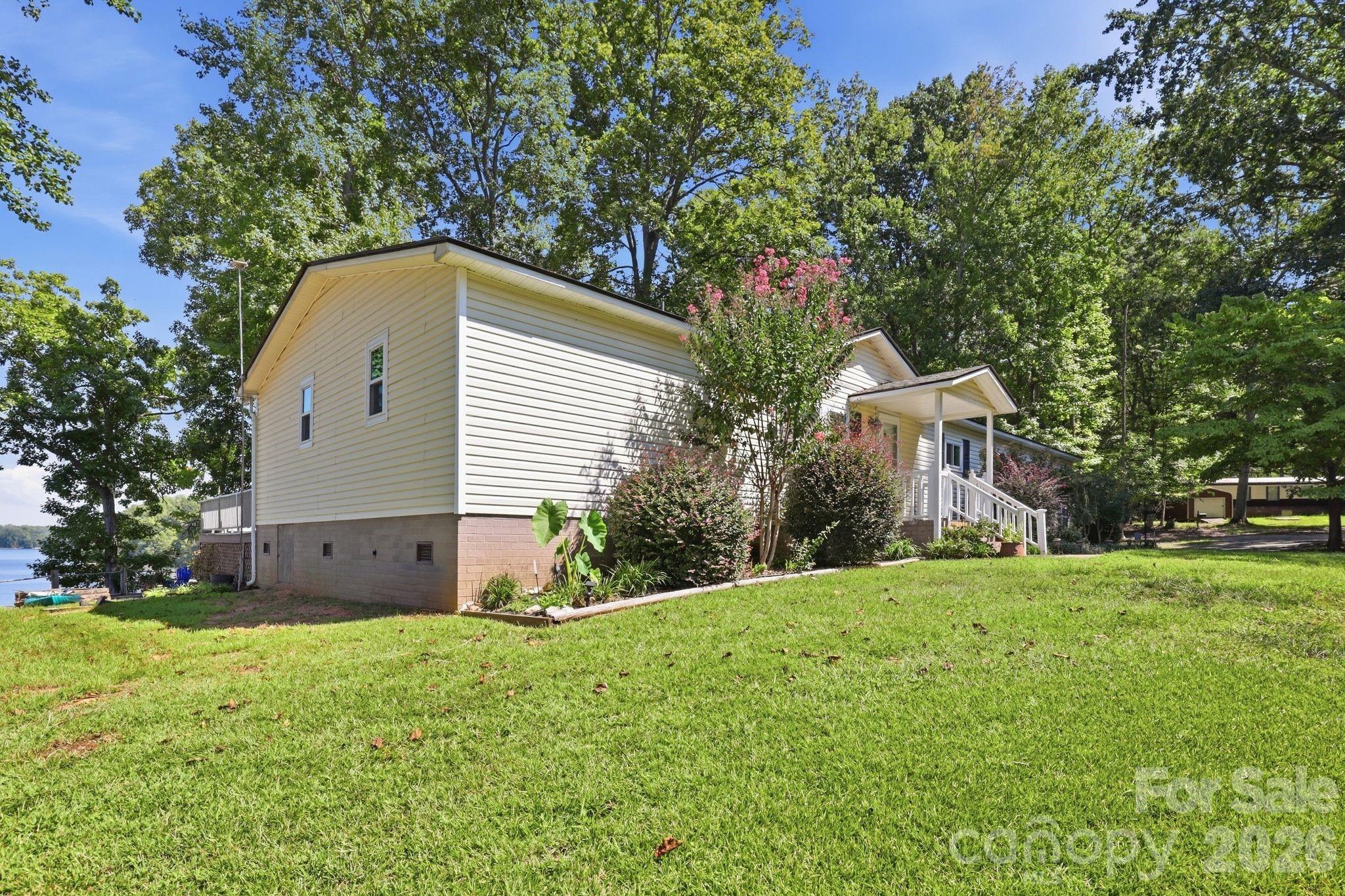 Single Family Residence at 380 Lake Landing Drive, Salisbury, photo 8 of 40