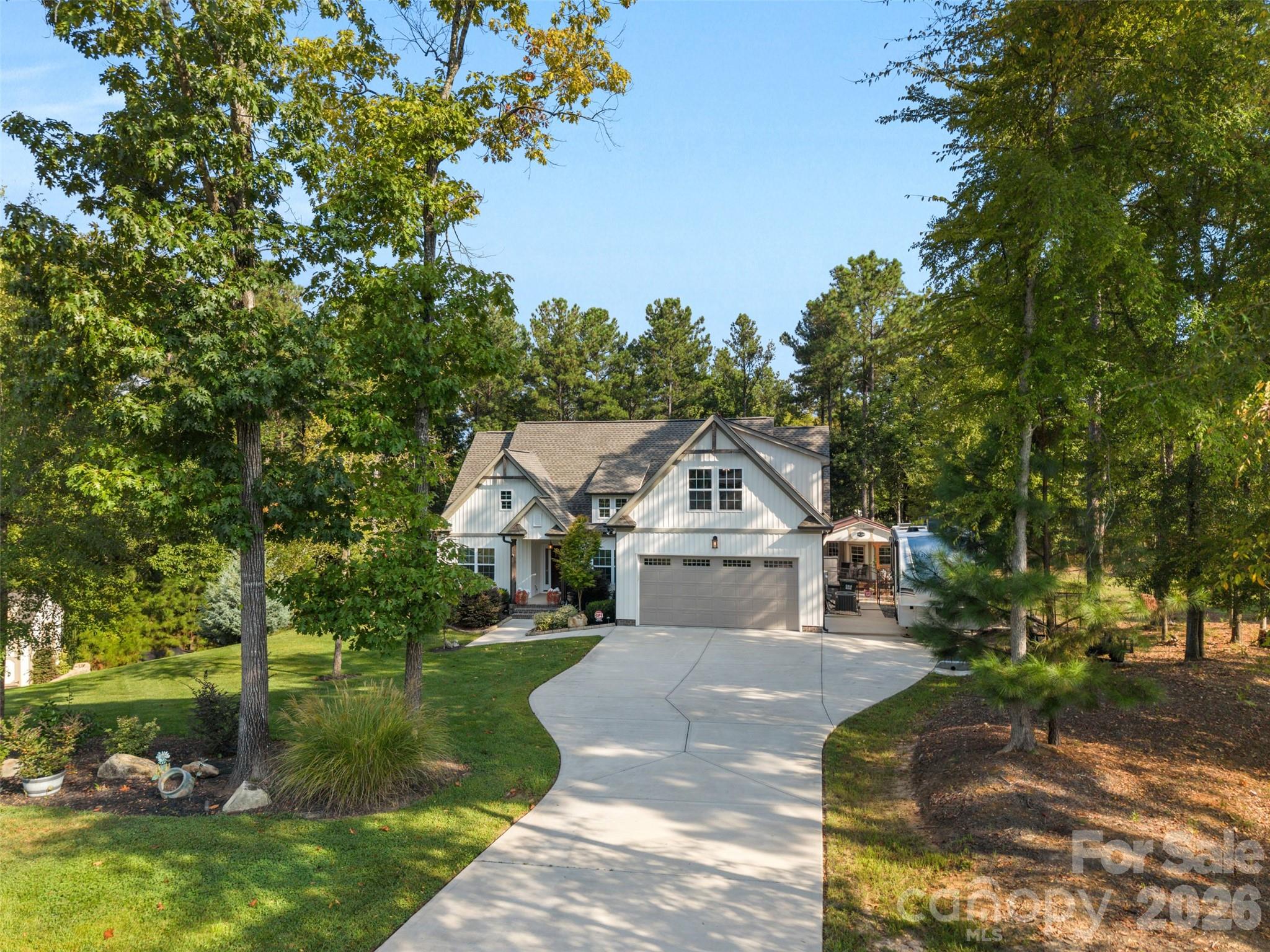 Expansive driveway with plenty of room for guests and RV parking - 1604 Aragon Beach Road, Rock Hill