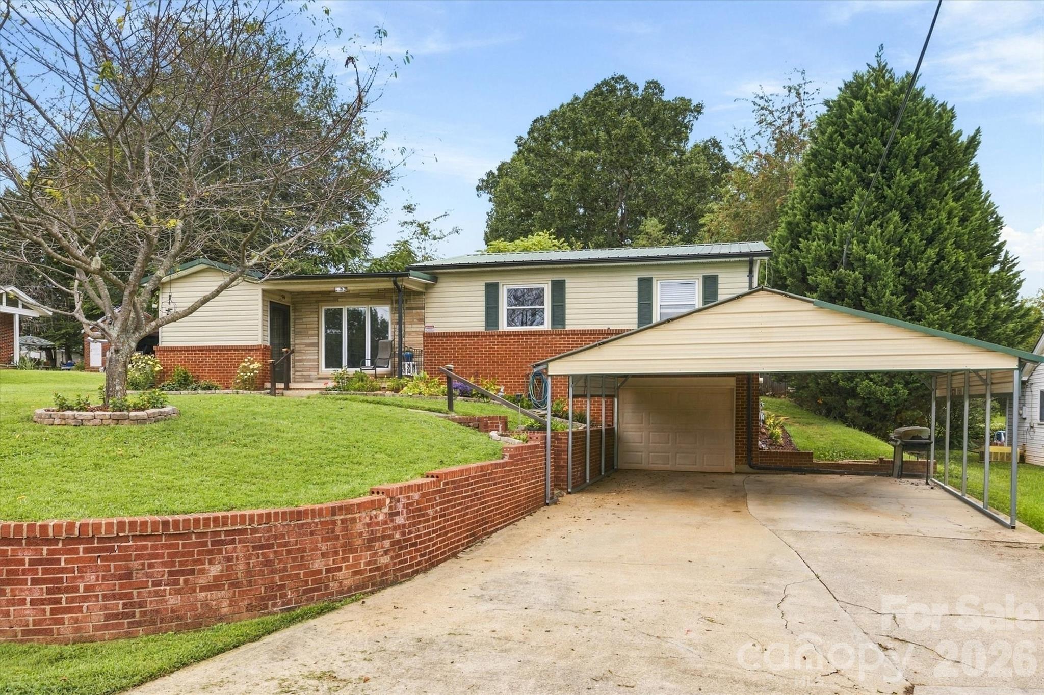 316 Hibriten Drive SW