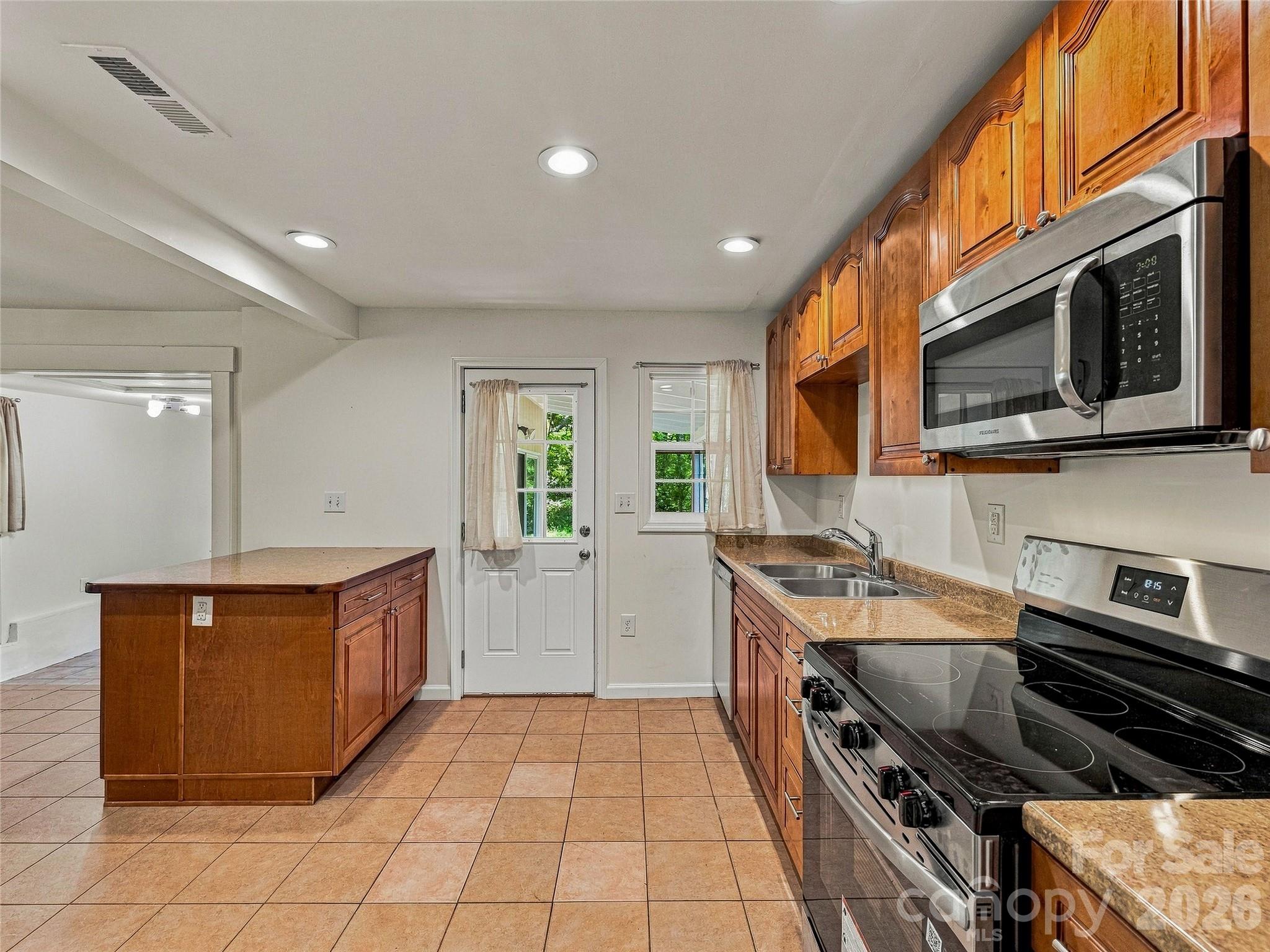 Single Family Residence at 65 Passional Way, Burnsville, photo 10 of 27