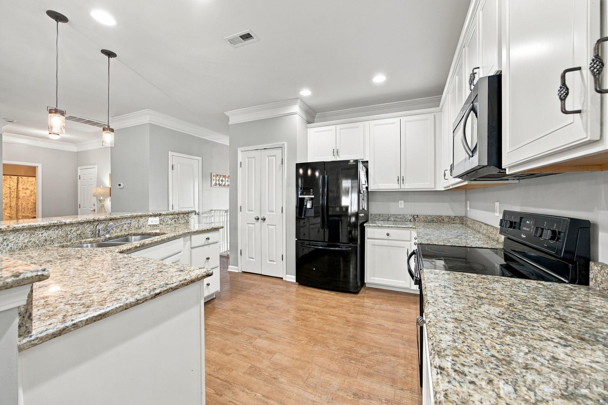 Beautiful Kitchen - 5857 McClintock Drive, Denver