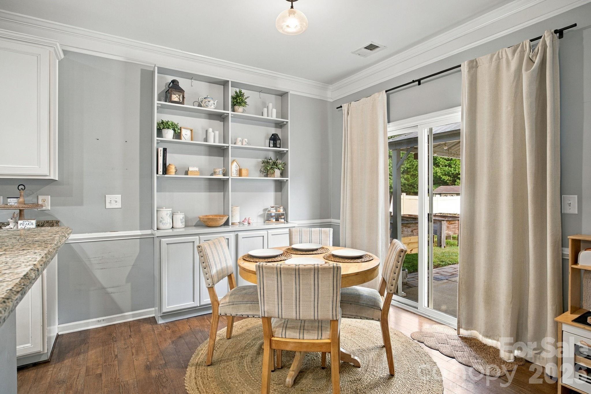Breakfast Nook - 5857 McClintock Drive, Denver