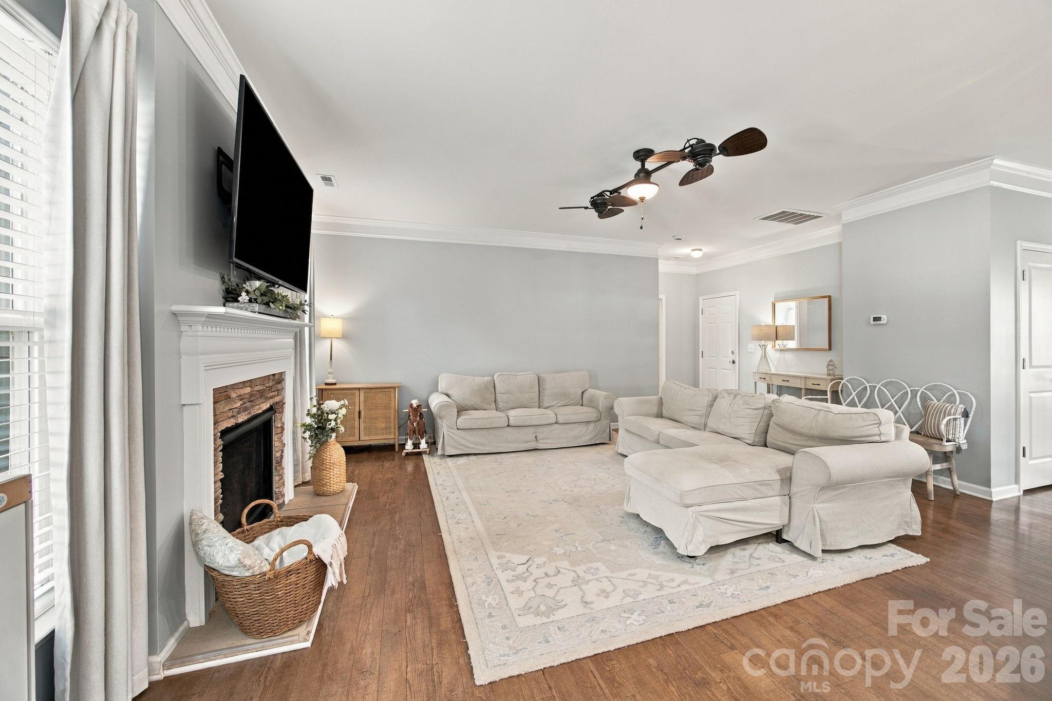 Spacious - 5857 McClintock Drive, Denver