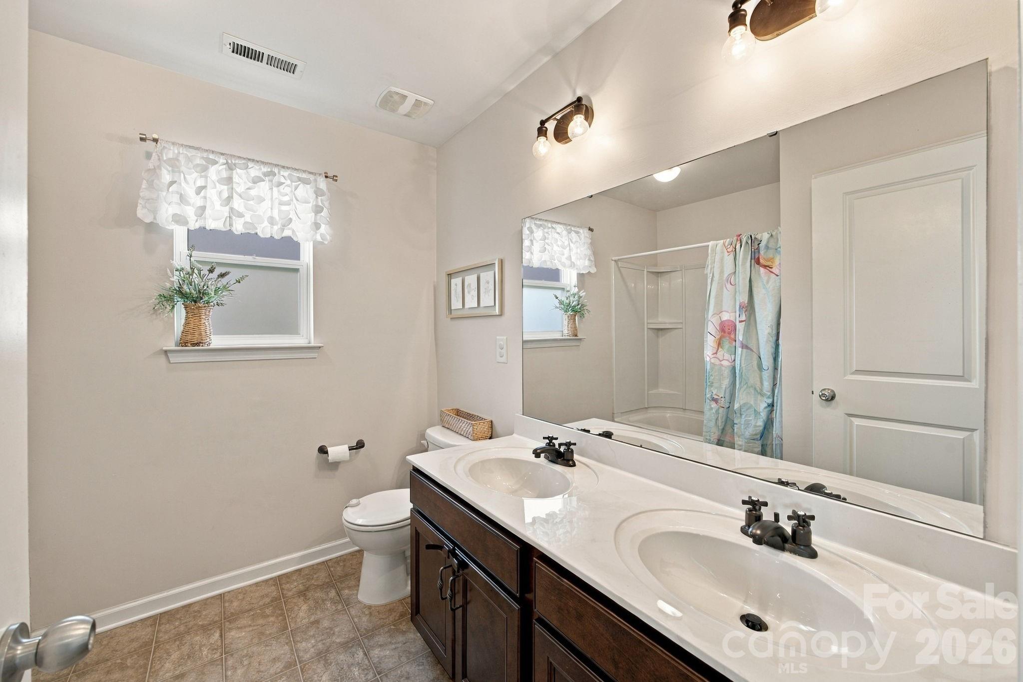 Upstairs Hall Bath - 5857 McClintock Drive, Denver