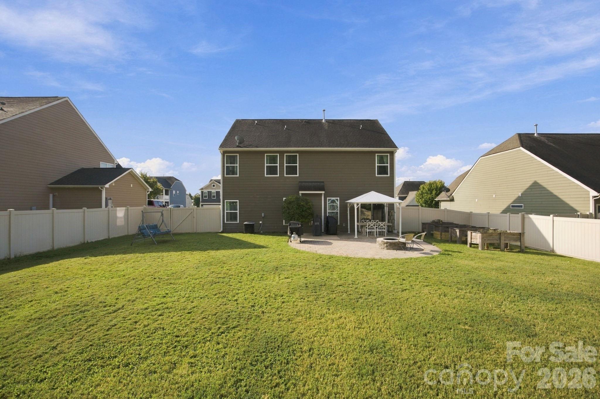 Huge fenced Backyard - 5857 McClintock Drive, Denver