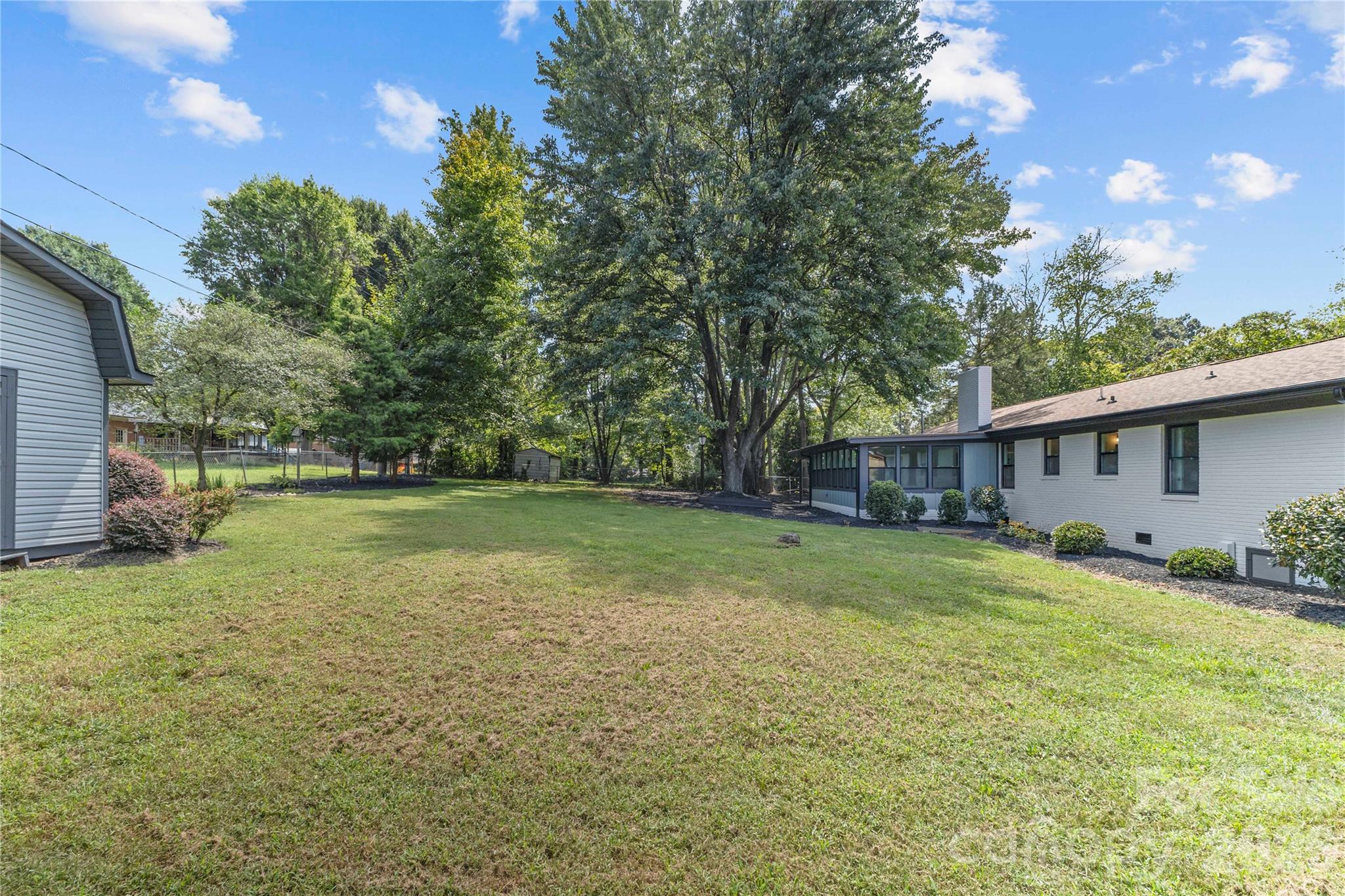 gorgeous large private backyare - 614 S Magnolia Street, Mooresville