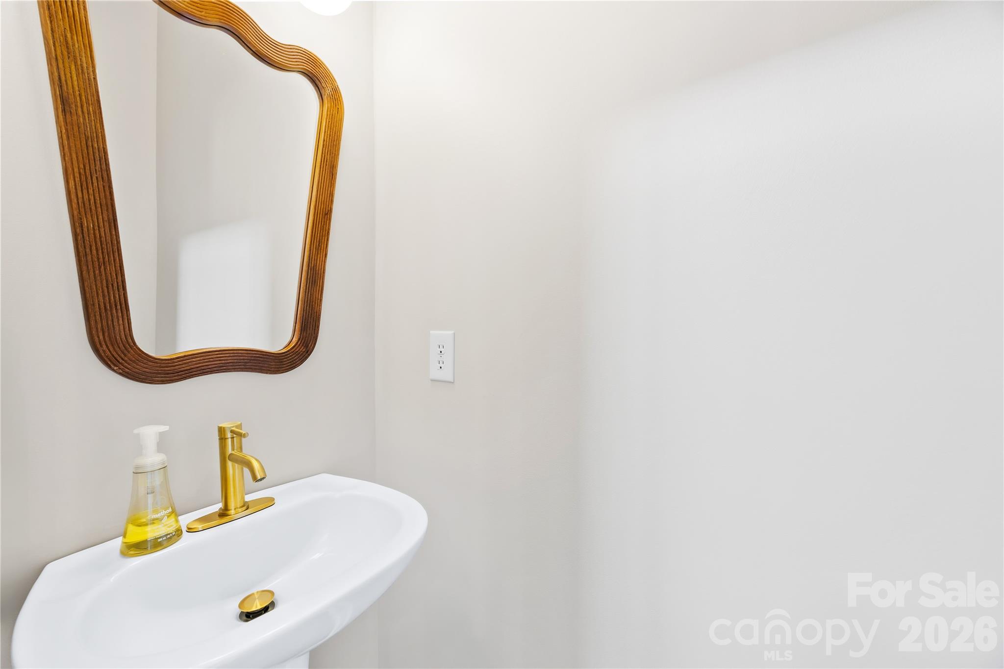 Downstairs Half Bath - 17242 Pennington Drive, Huntersville