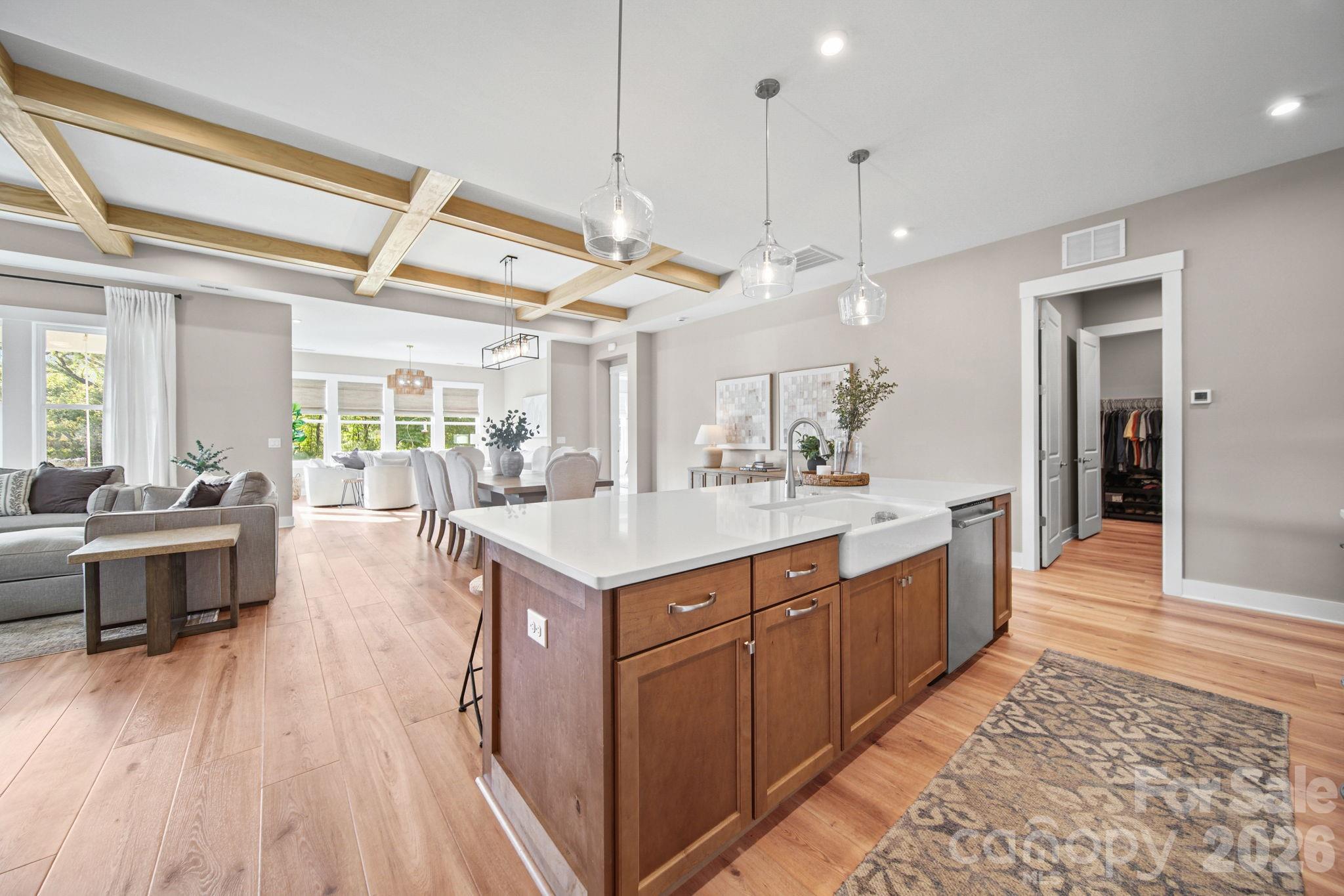 Quartz countertops with farmhouse sink - 4007 Brush Creek, Monroe