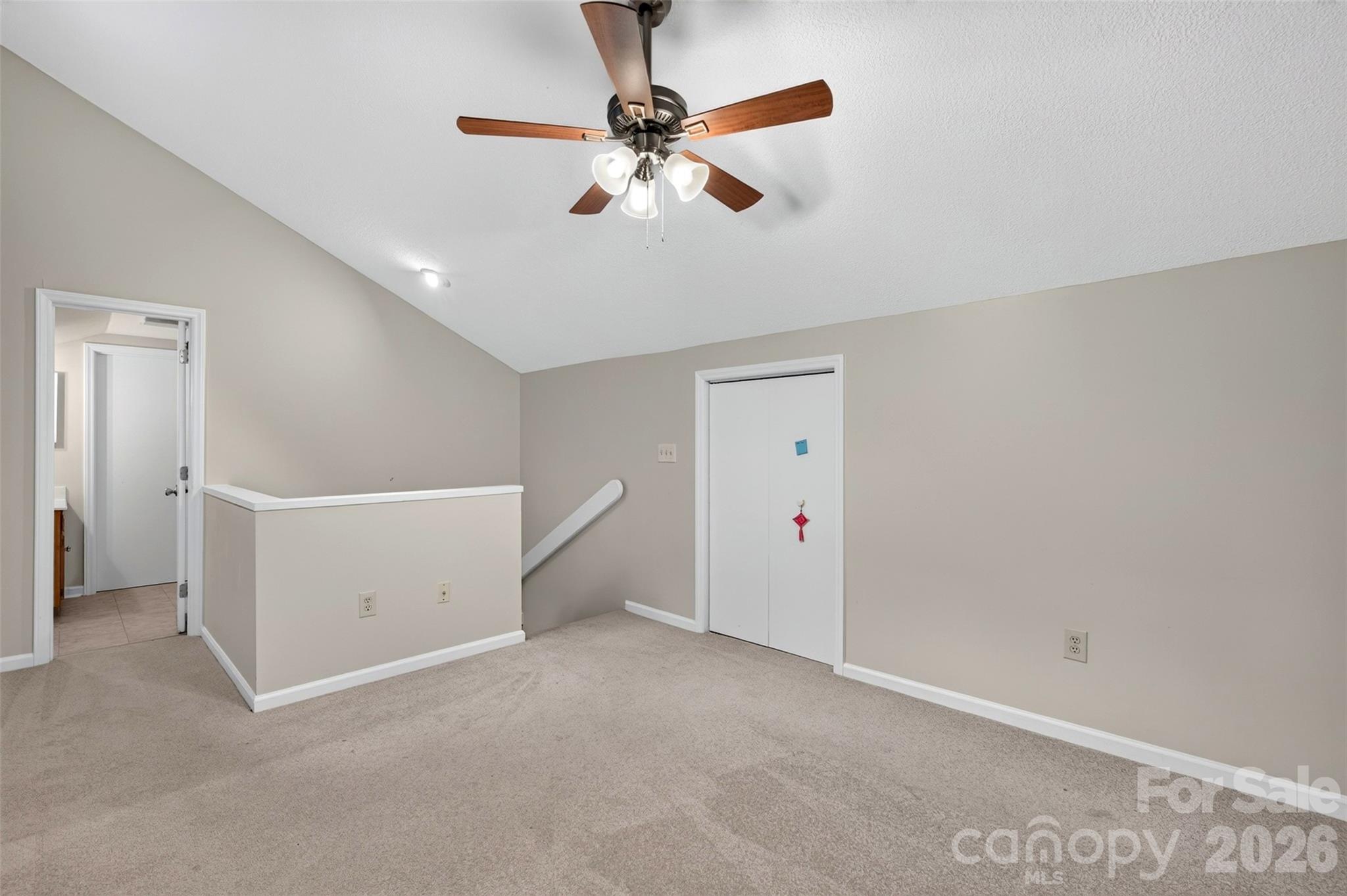 Private upstairs bedroom - 18A Cedarwood Trail, Asheville