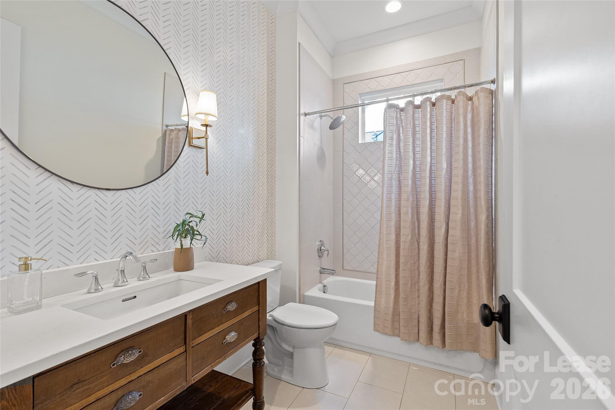 Full Bathroom - 2520 Laburnum Avenue, Charlotte