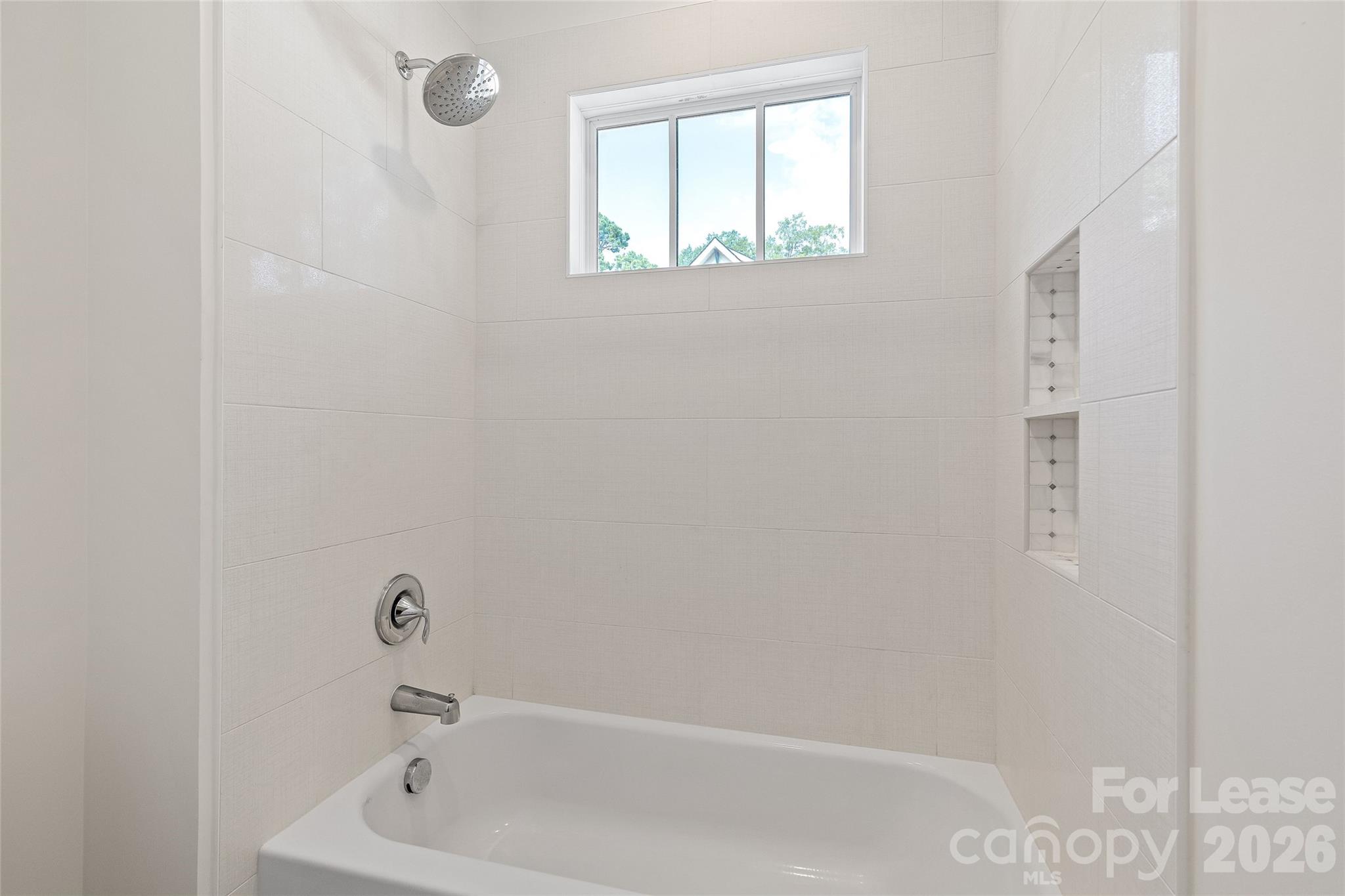 Full Bathroom - 2520 Laburnum Avenue, Charlotte
