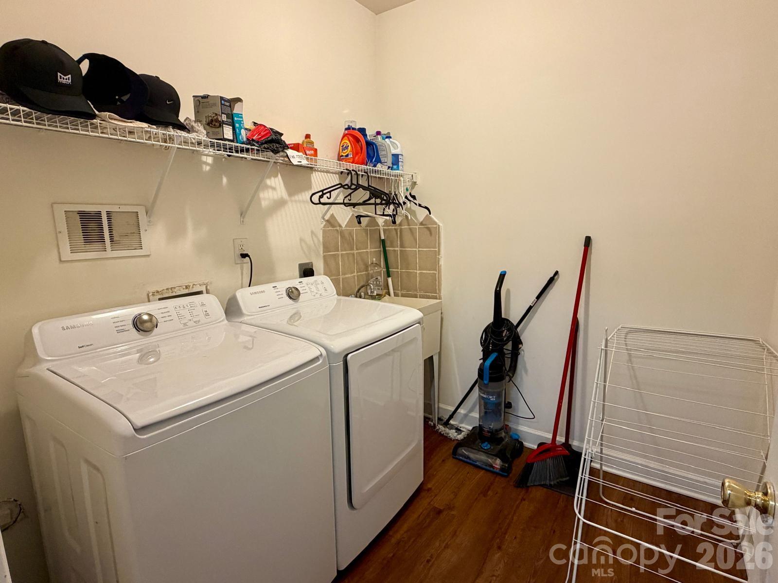 Laundry room Main floor - 6603 Burkwood Court, Harrisburg