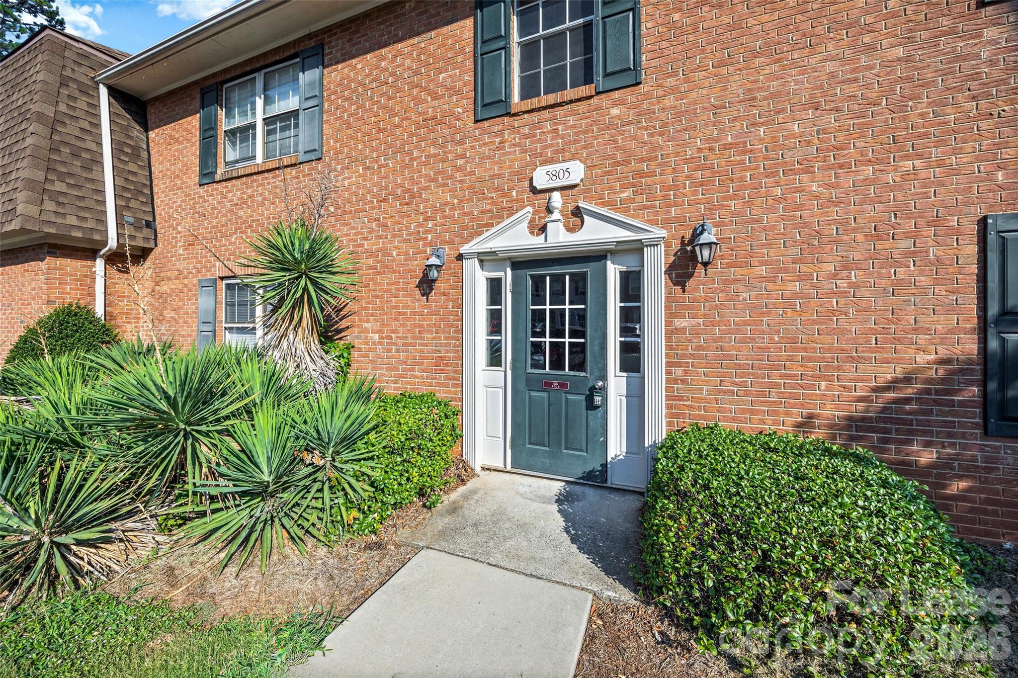 Condominium at 5805 Hunting Ridge Lane, Charlotte, photo 2 of 22