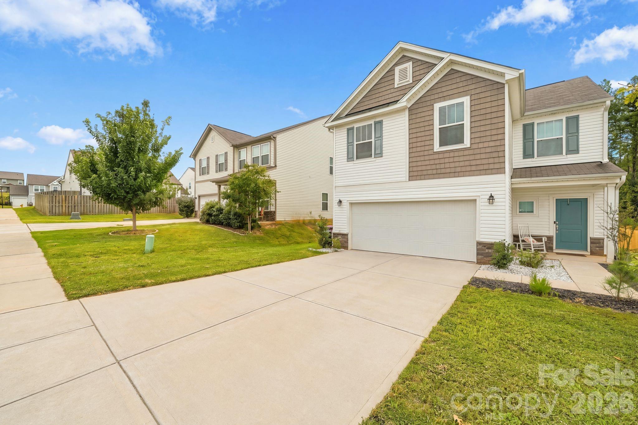 Single Family Residence at 111 Batten Ridge Drive, Statesville, photo 3 of 23