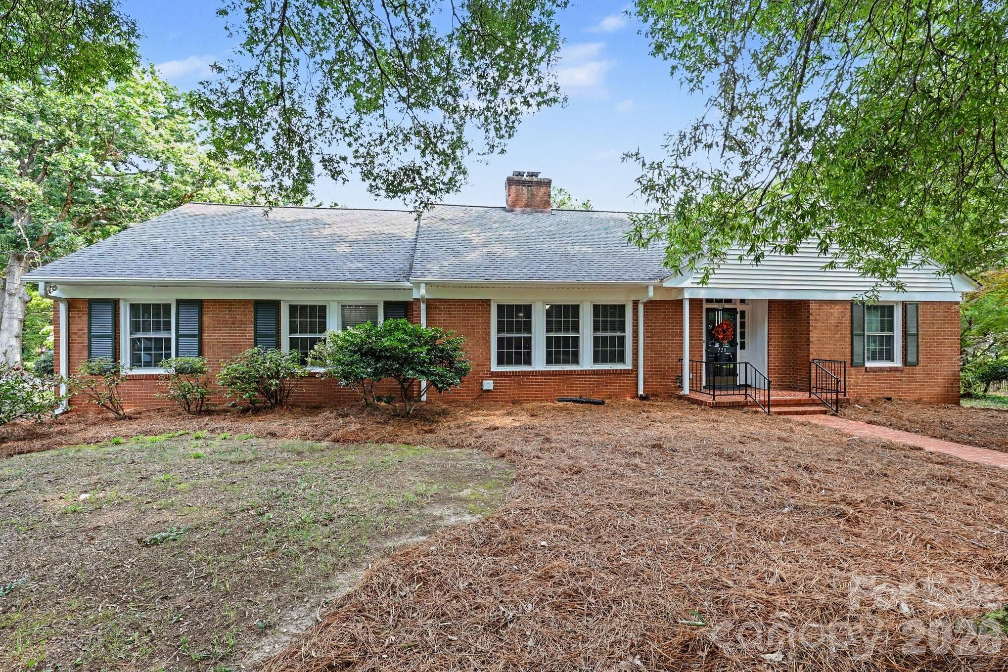 Single Family Residence at 720 Oakmont Drive, Asheboro, photo 2 of 39