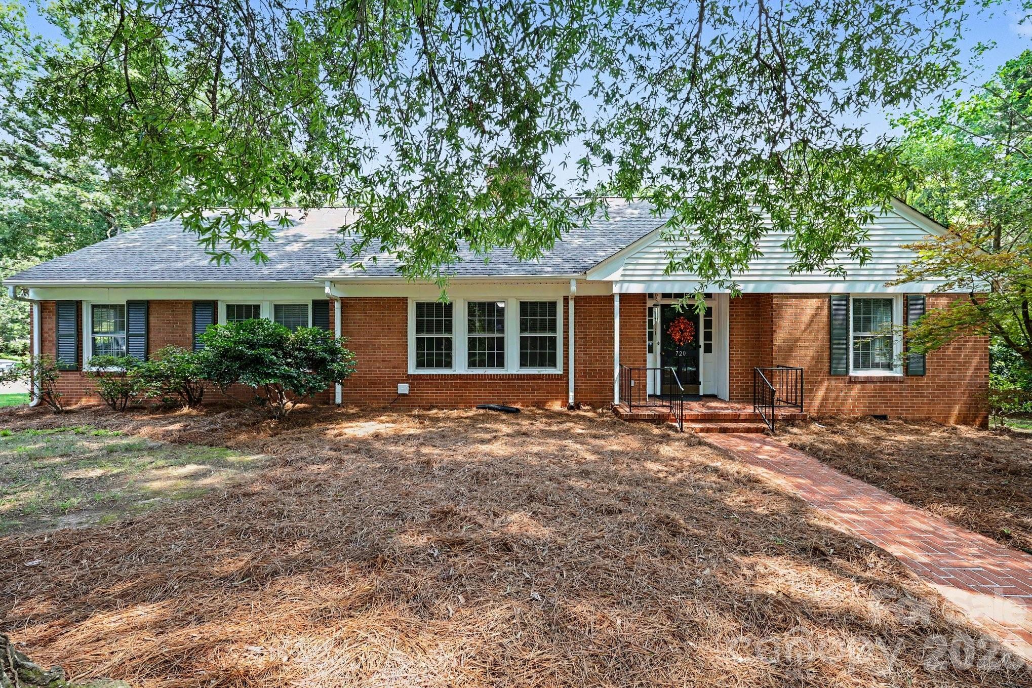 Single Family Residence at 720 Oakmont Drive, Asheboro, photo 3 of 39