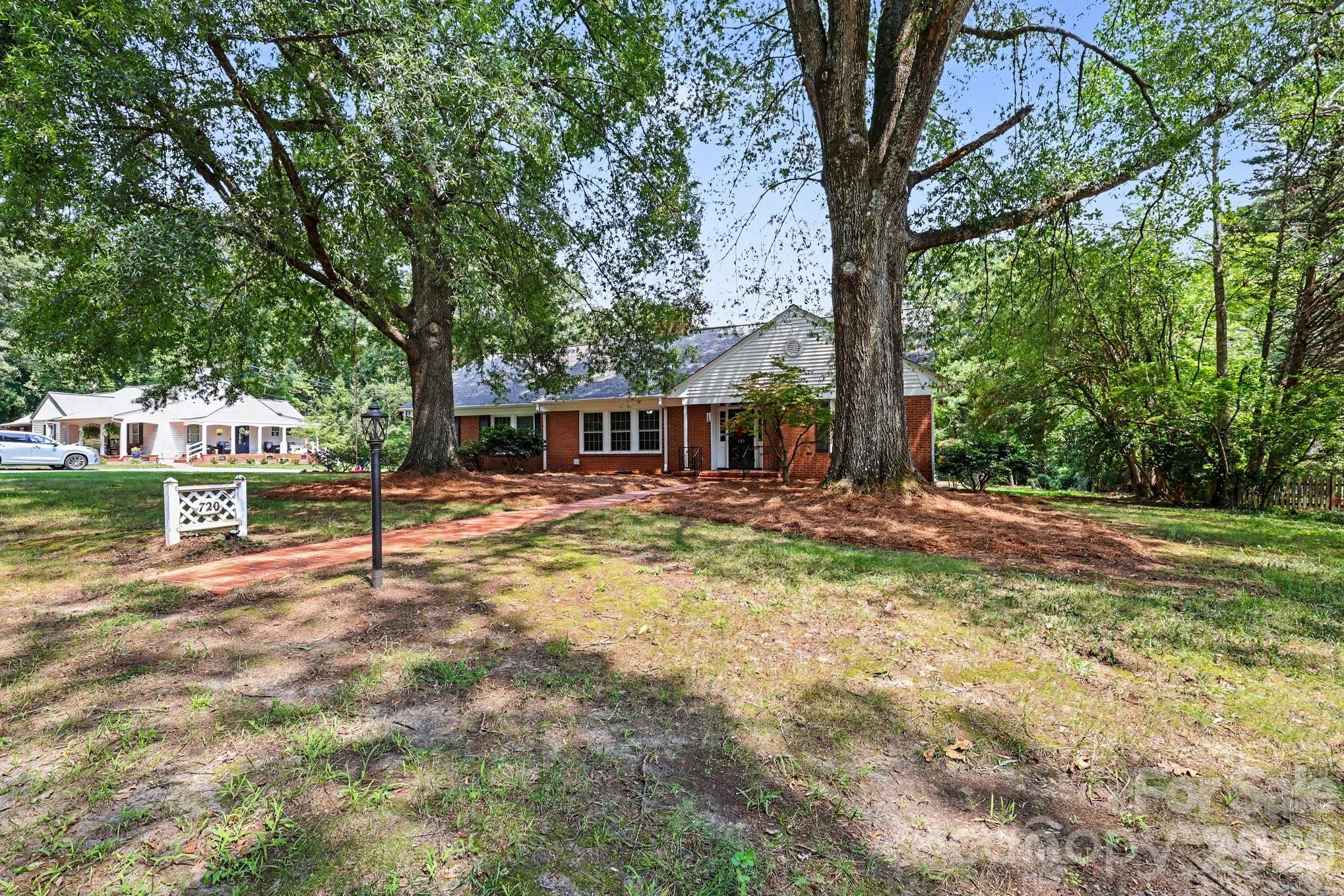 Single Family Residence at 720 Oakmont Drive, Asheboro, photo 4 of 39