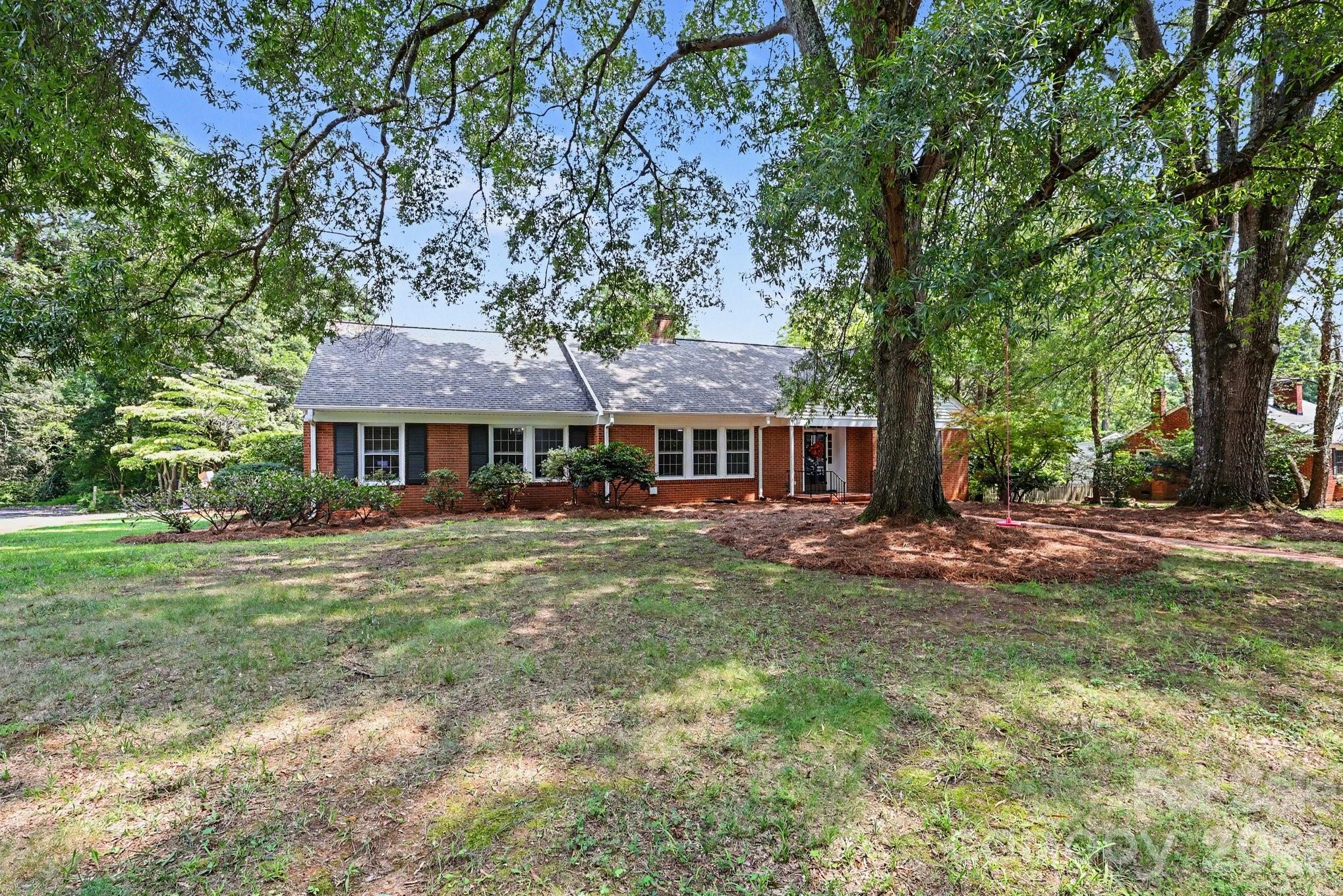 Single Family Residence at 720 Oakmont Drive, Asheboro, photo 5 of 39