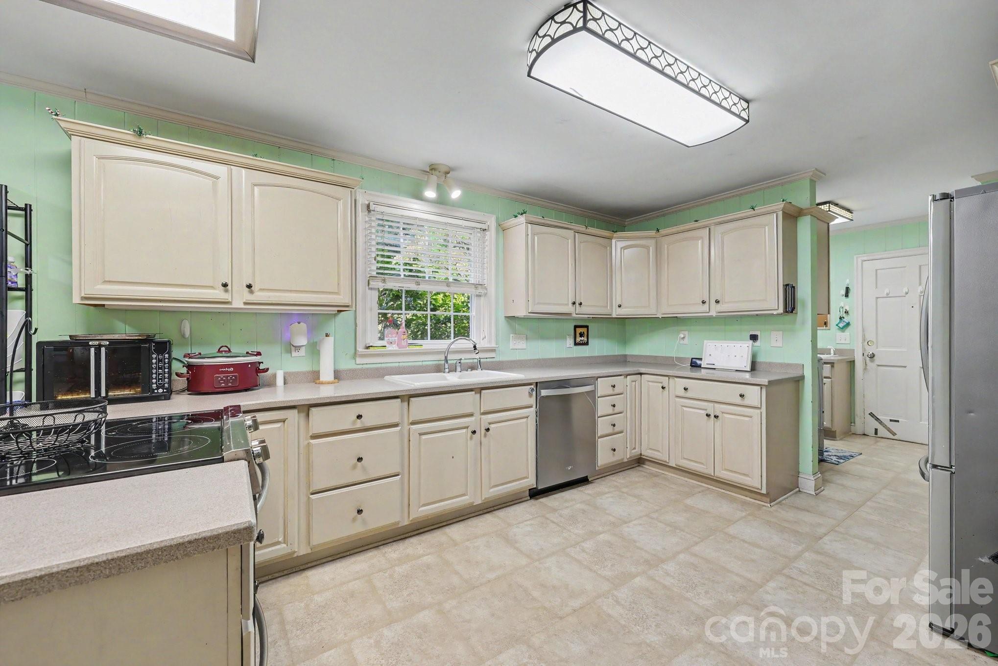 Single Family Residence at 720 Oakmont Drive, Asheboro, photo 11 of 39