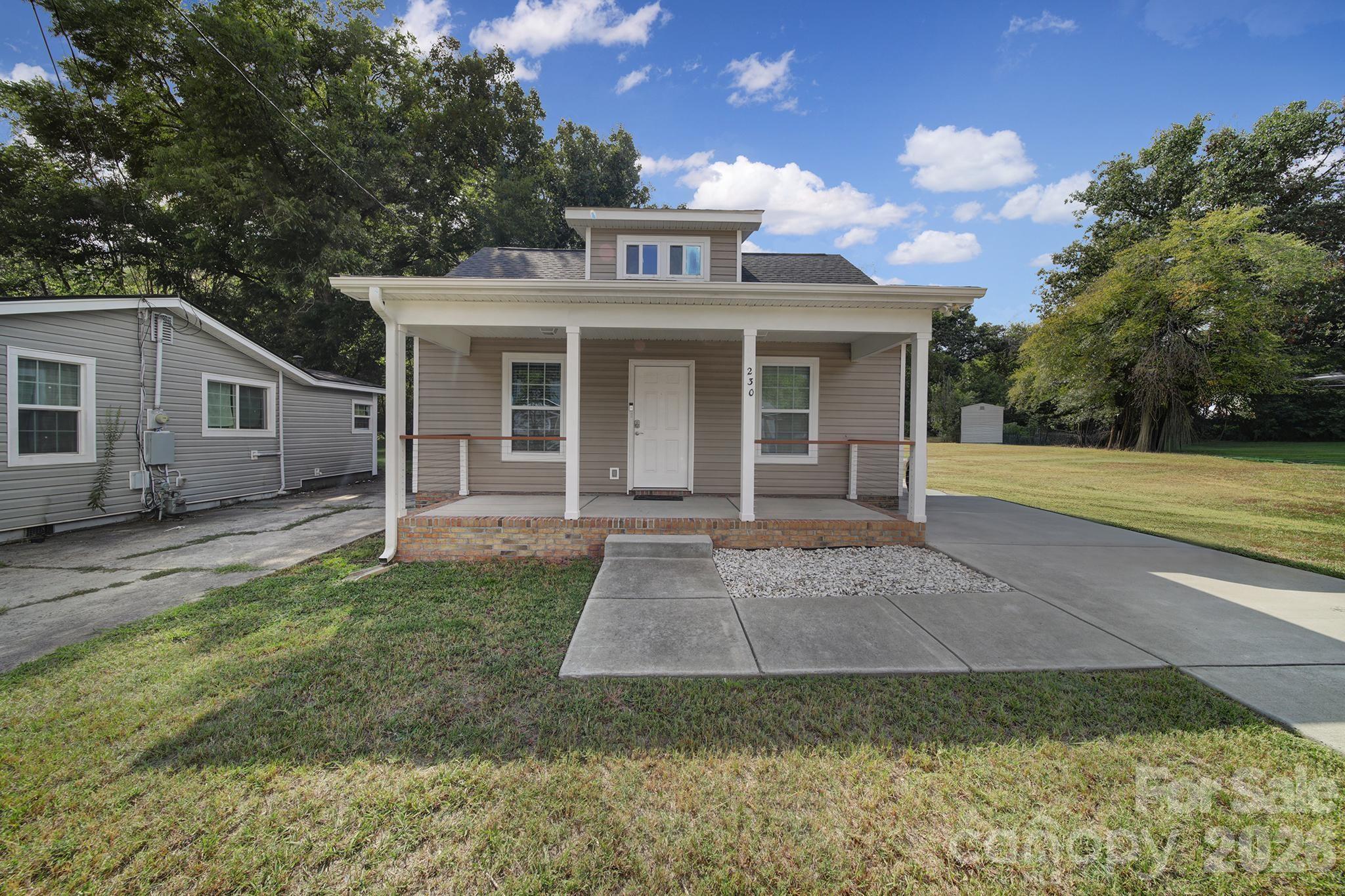 Single Family Residence at 230 Clinton Avenue, Rock Hill, photo 2 of 24