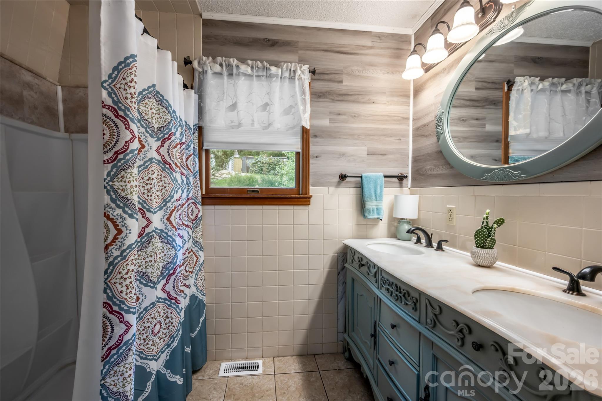 main level bathroom - 101 Guffey Mountain Road, Fairview