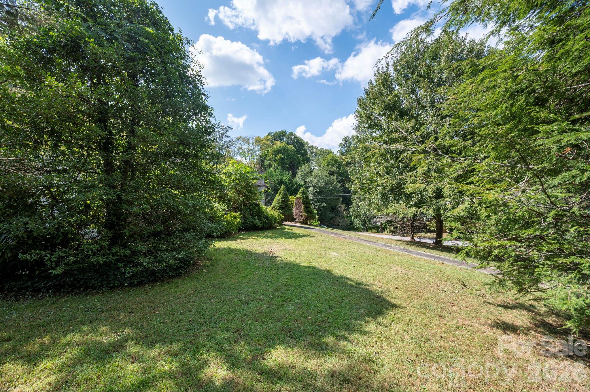 Private corner lot in a great neighborhood - 109 Wilshire Drive, Asheville
