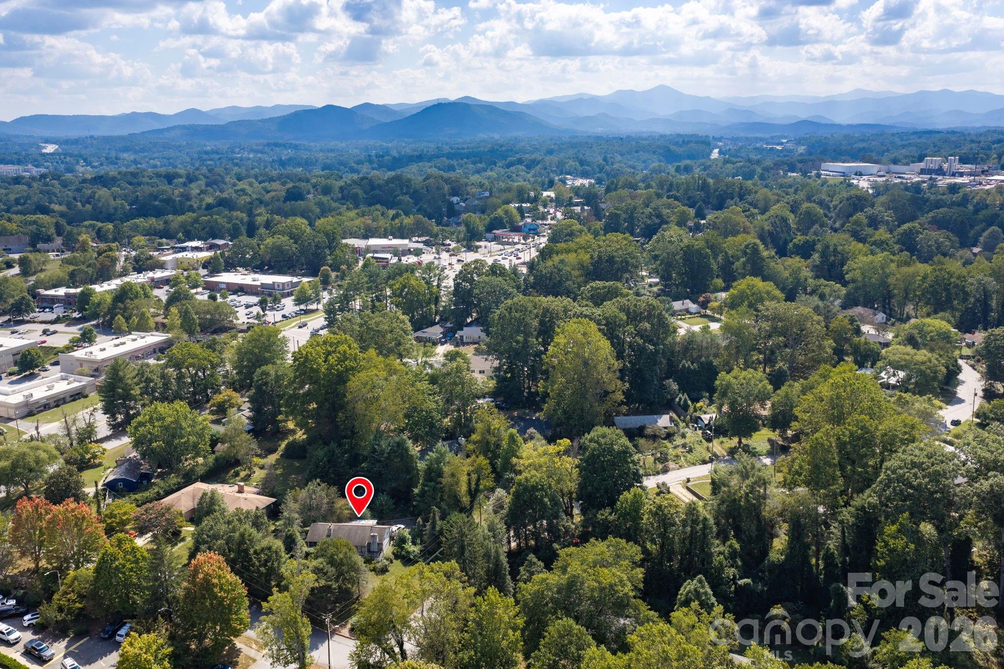 Great west side location just minutes from Haywood Road and downtown Asheville - 109 Wilshire Drive, Asheville