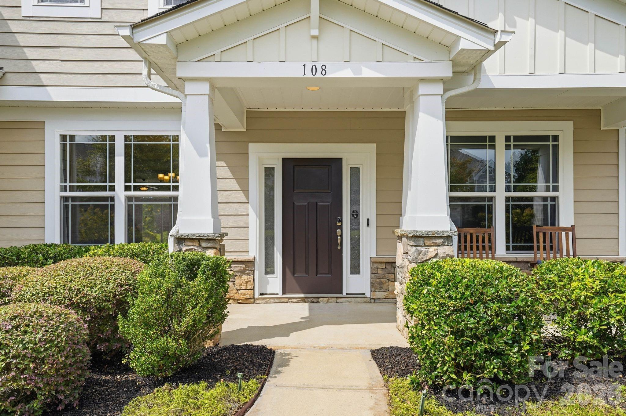 Single Family Residence at 108 Heron Cove Loop, Mooresville, photo 3 of 47