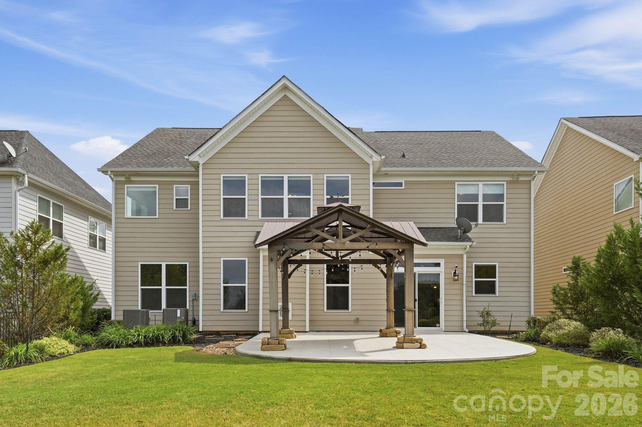 Gracious patio space with gazebo - 108 Heron Cove Loop, Mooresville