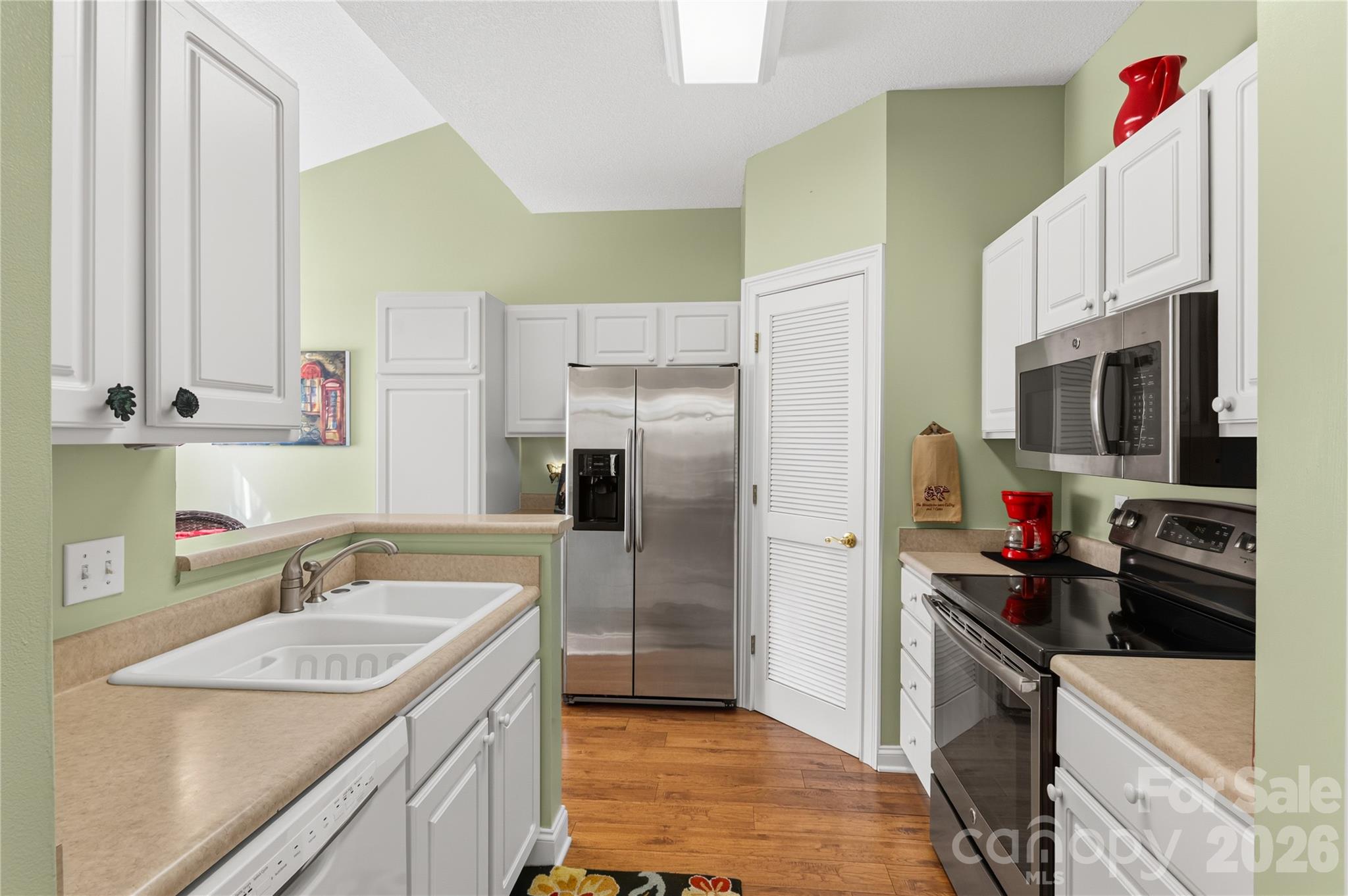 Kitchen - 165 Ewbank Garden Drive, Hendersonville