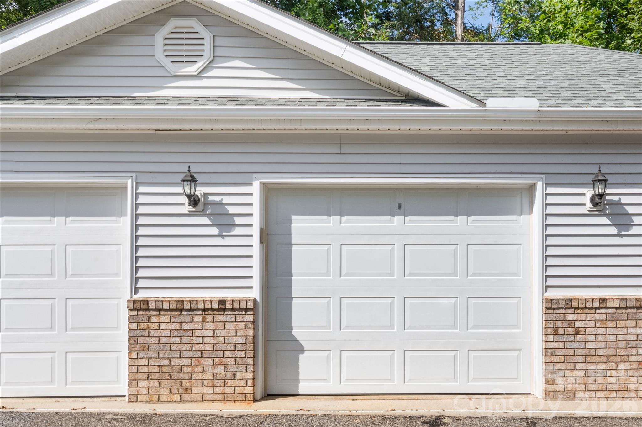 Garage - 165 Ewbank Garden Drive, Hendersonville