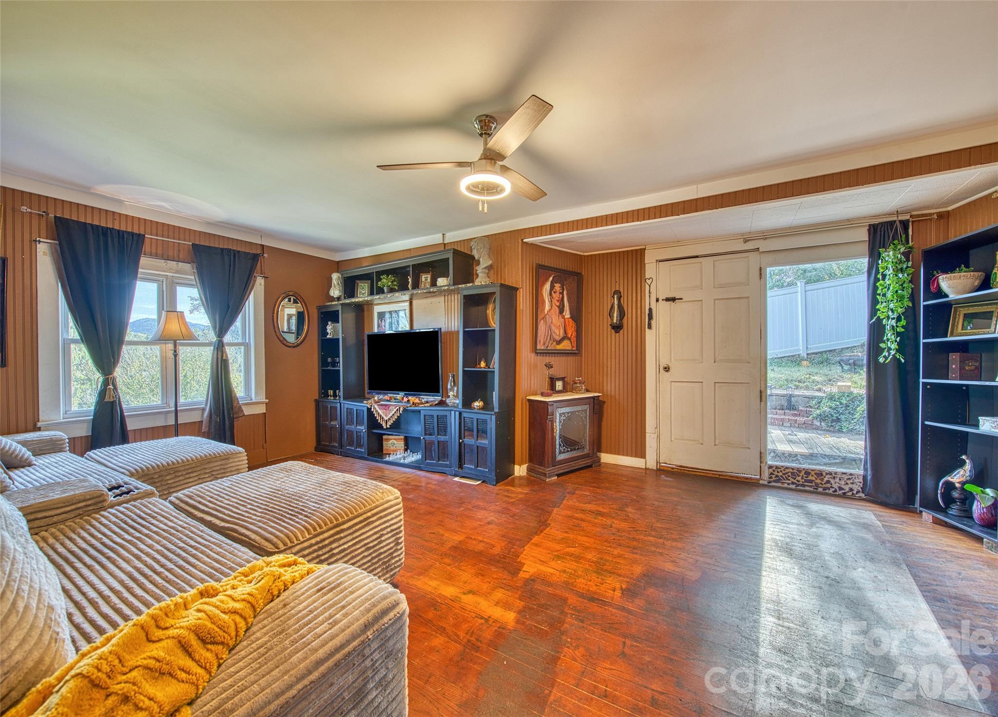 Large rooms to live in - 159 Ballew Street, Canton