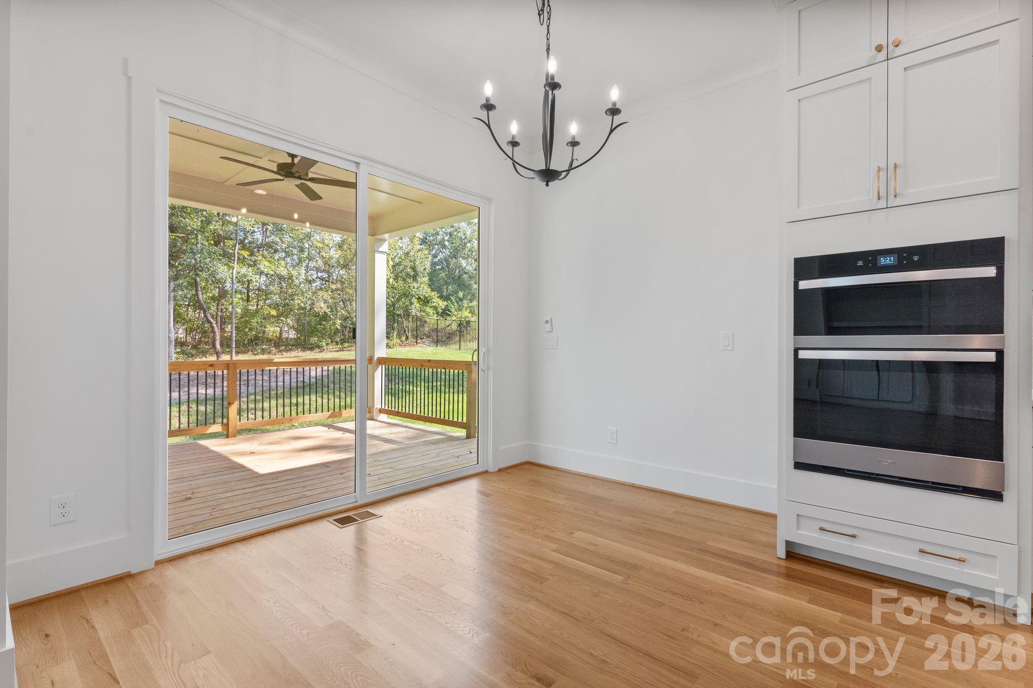 Breakfast Nook - 80 42nd Avenue Drive NW, Hickory