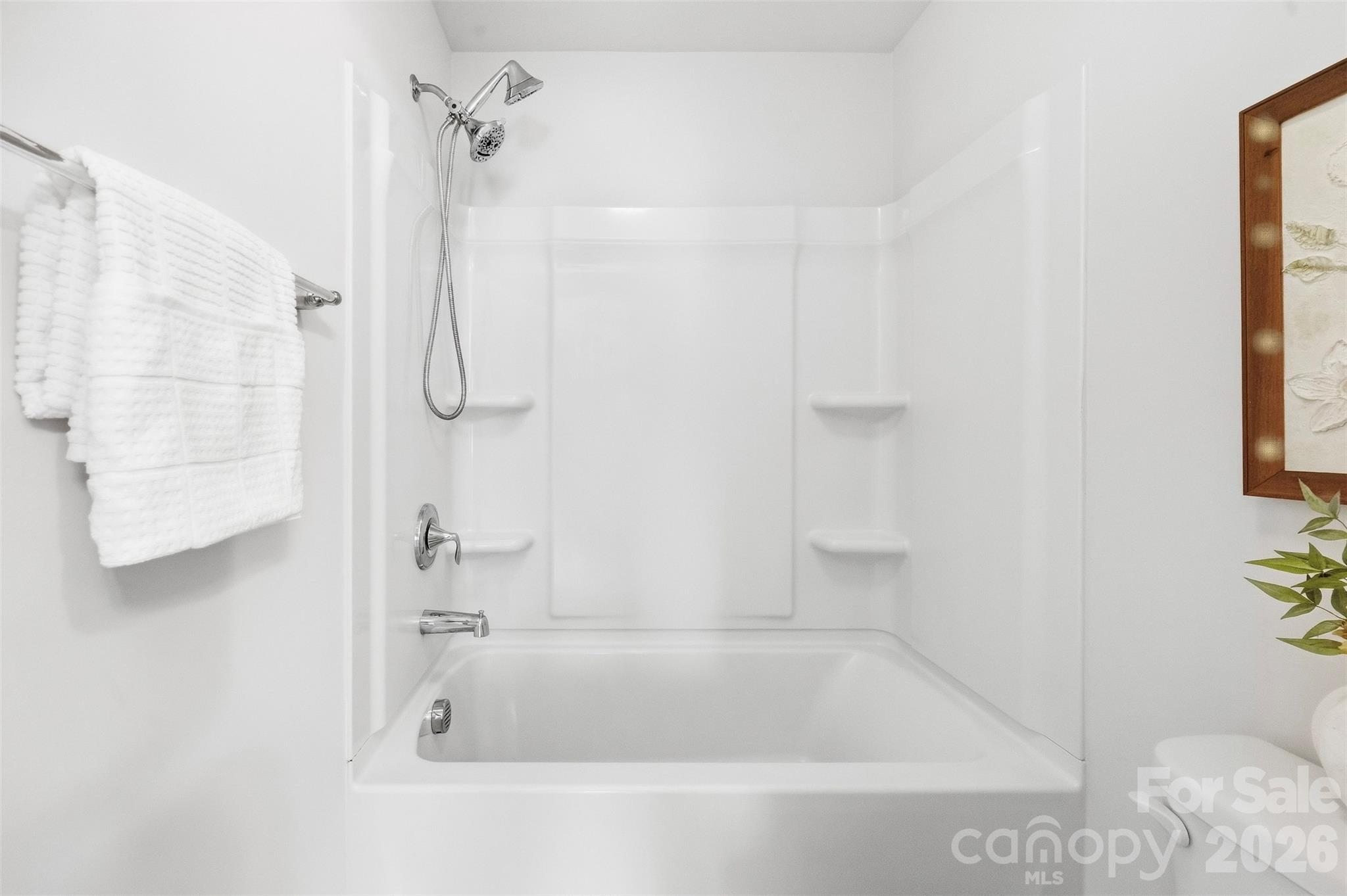 Tub/shower combination completes the shared upstairs bath - 2015 Kensley Drive, Waxhaw
