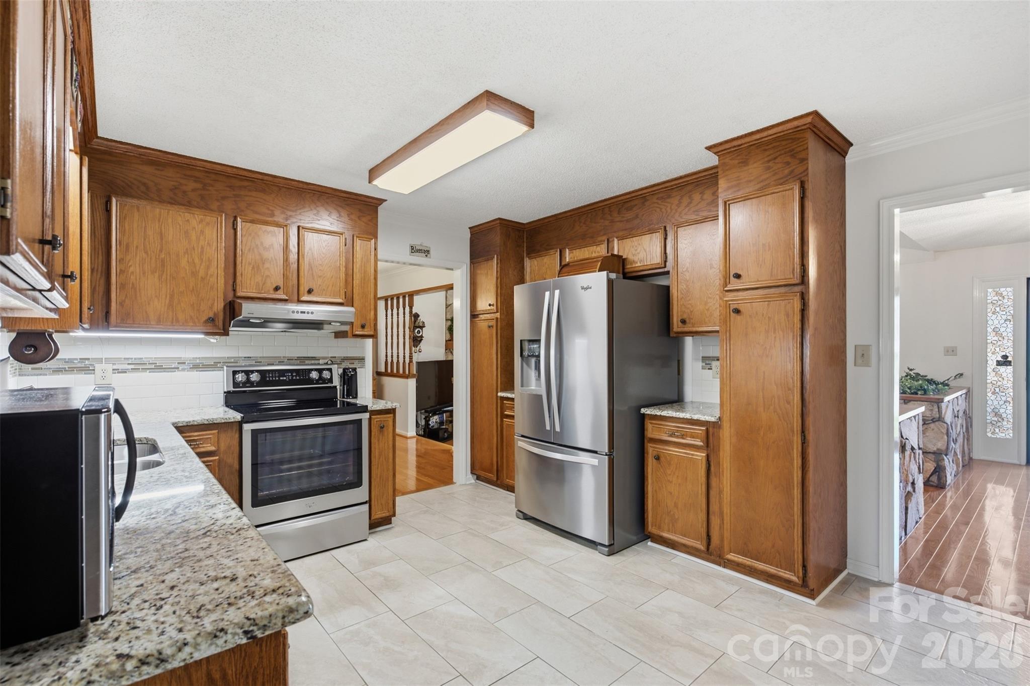 Refrigerator conveys with home. - 118 Sherwood Drive, Taylorsville