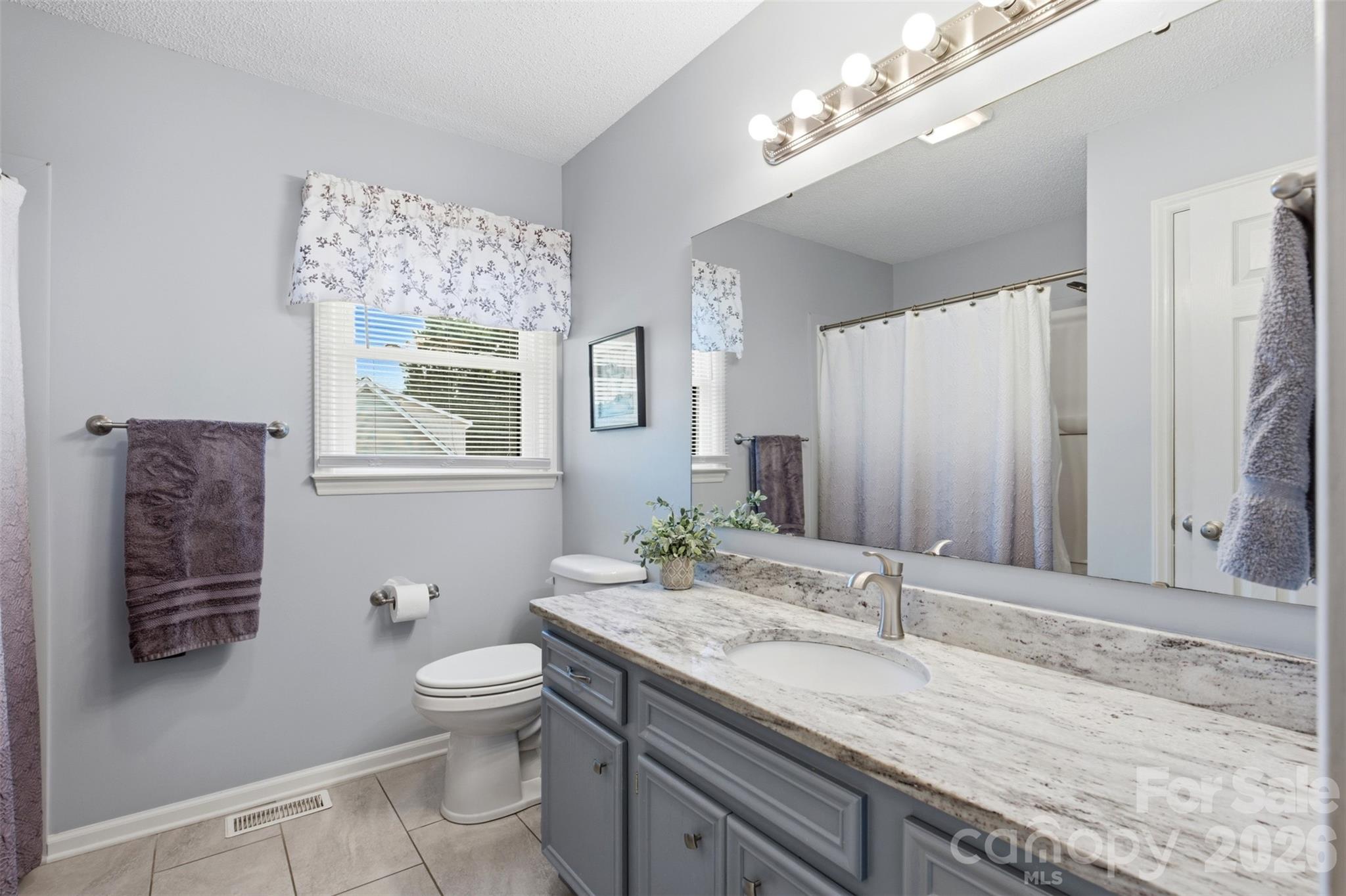 Hall bath - 118 Sherwood Drive, Taylorsville