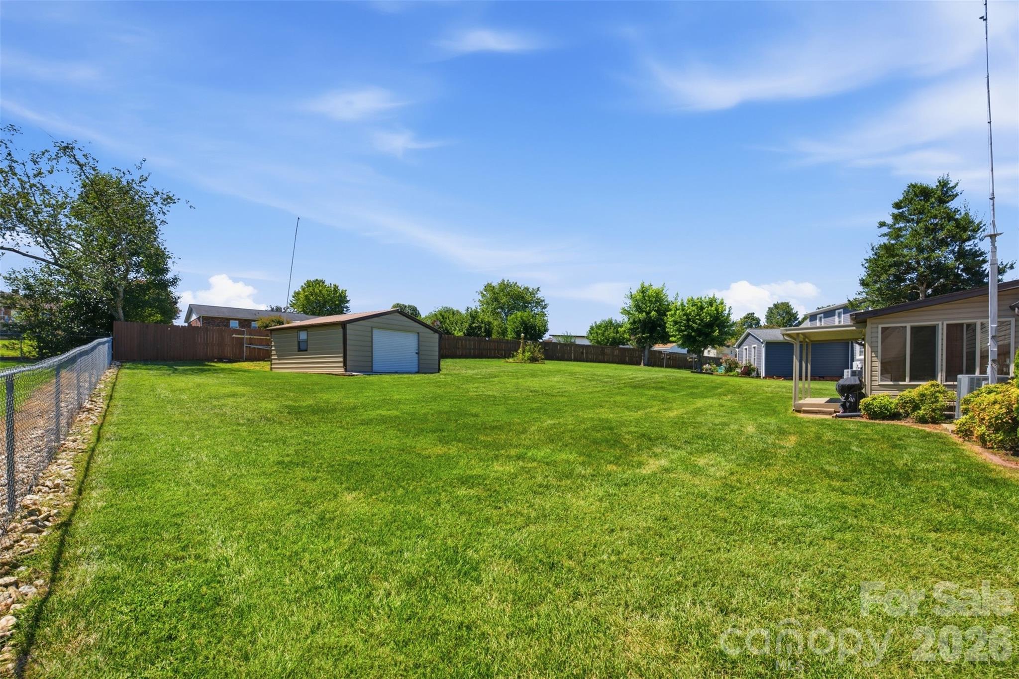 Sneak peek of the yard. - 118 Sherwood Drive, Taylorsville