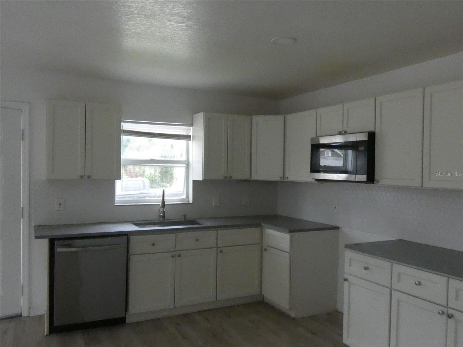 Single Family Residence at 1655 24TH ST, SARASOTA, photo 4 of 6