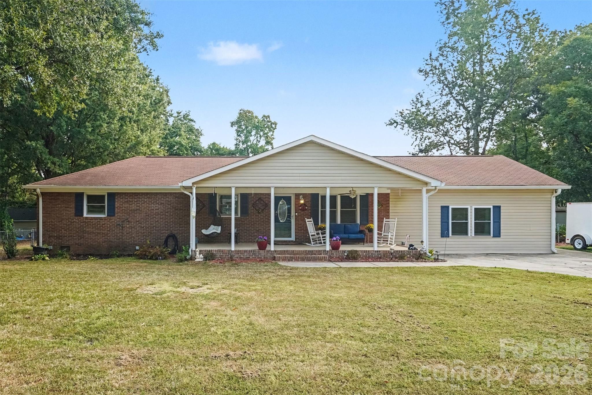 Single Family Residence at 15229 Comanche Lane, Matthews, photo 2 of 24