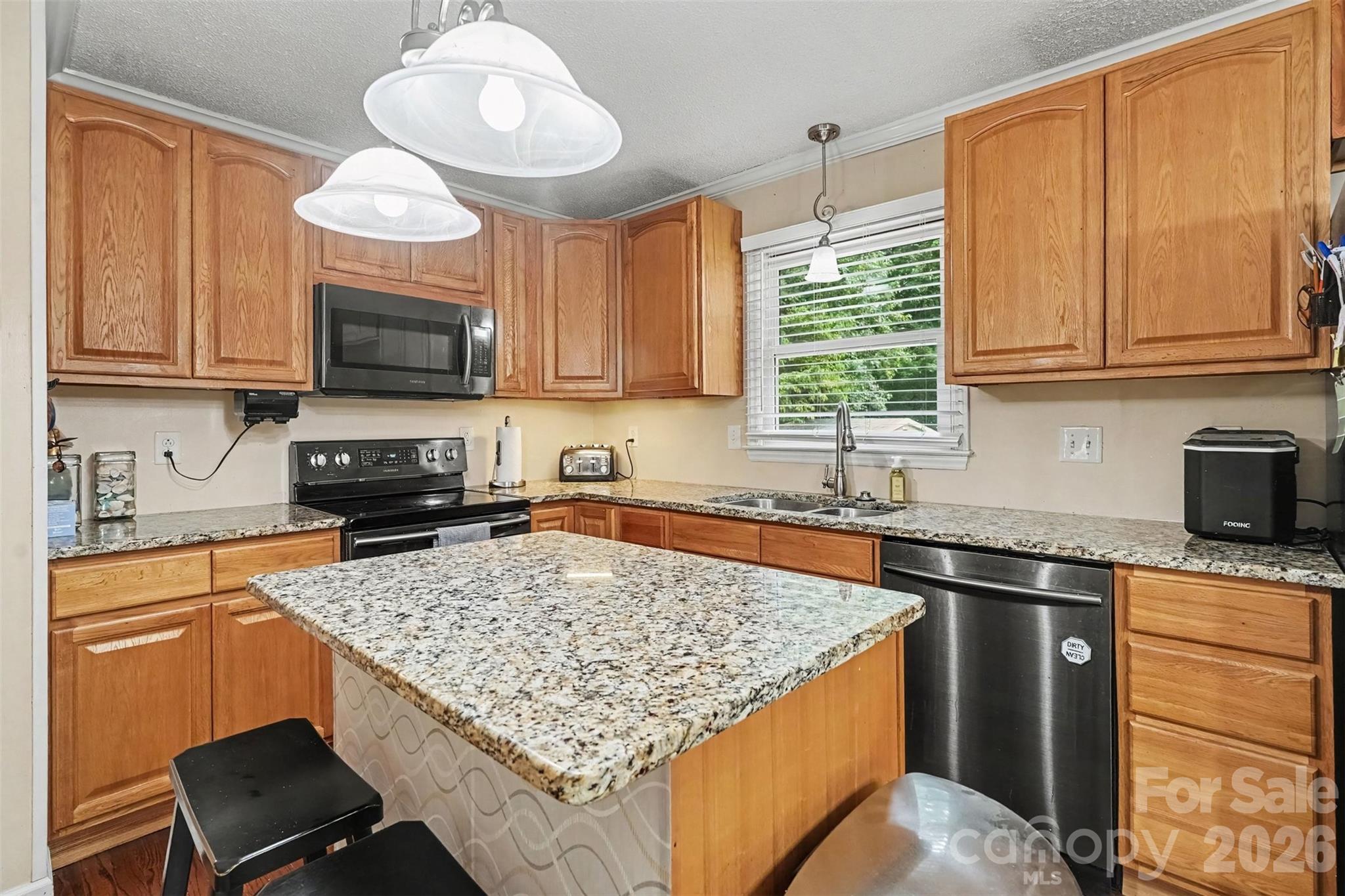 Single Family Residence at 15229 Comanche Lane, Matthews, photo 5 of 24