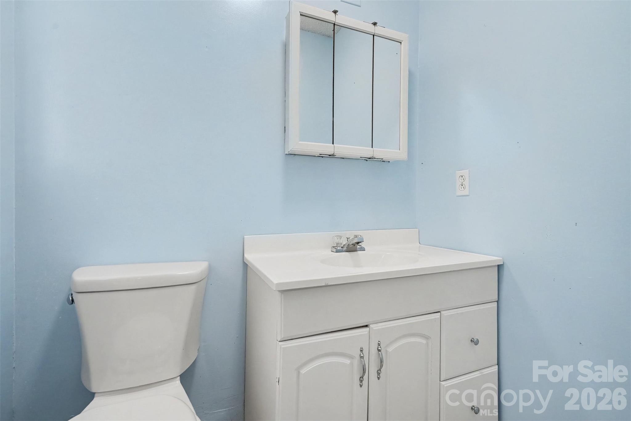 second primary bath - 15229 Comanche Lane, Matthews