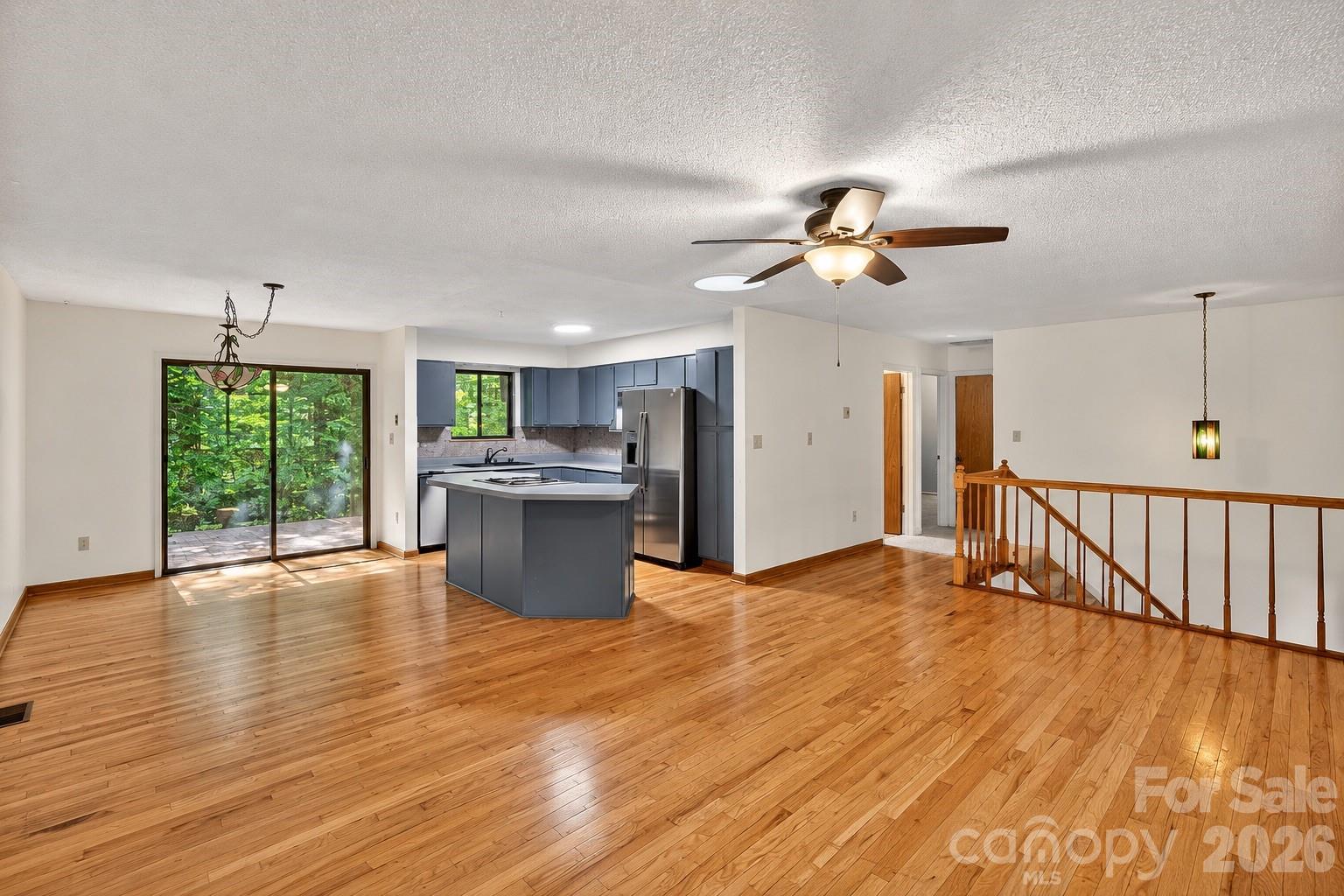Single Family Residence at 8 Shadywood Circle, Asheville, photo 3 of 21