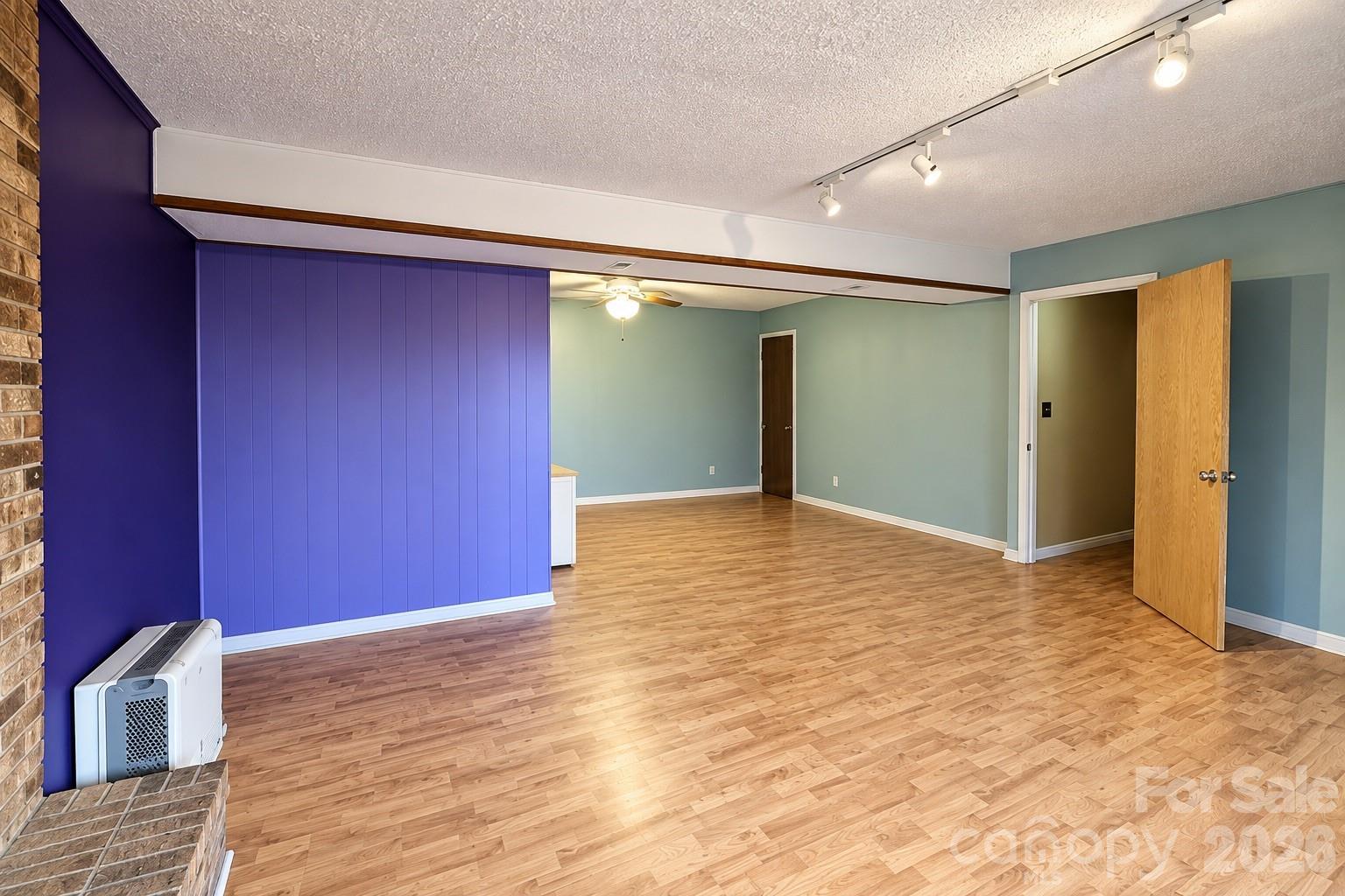 Single Family Residence at 8 Shadywood Circle, Asheville, photo 11 of 21