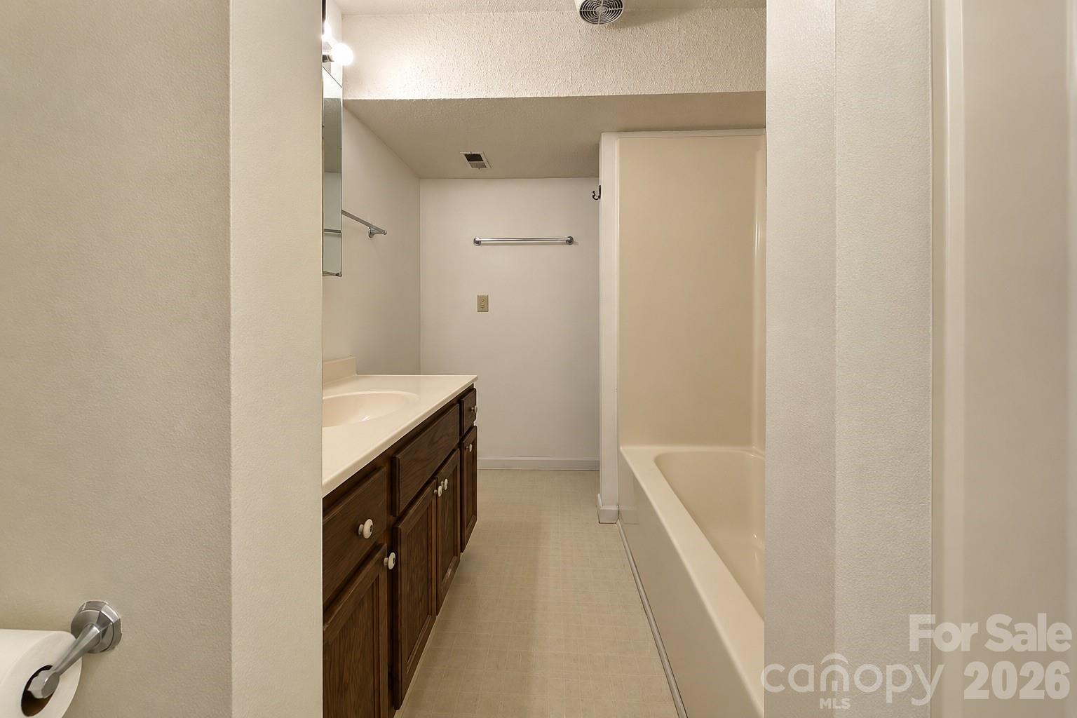 Single Family Residence at 8 Shadywood Circle, Asheville, photo 14 of 21