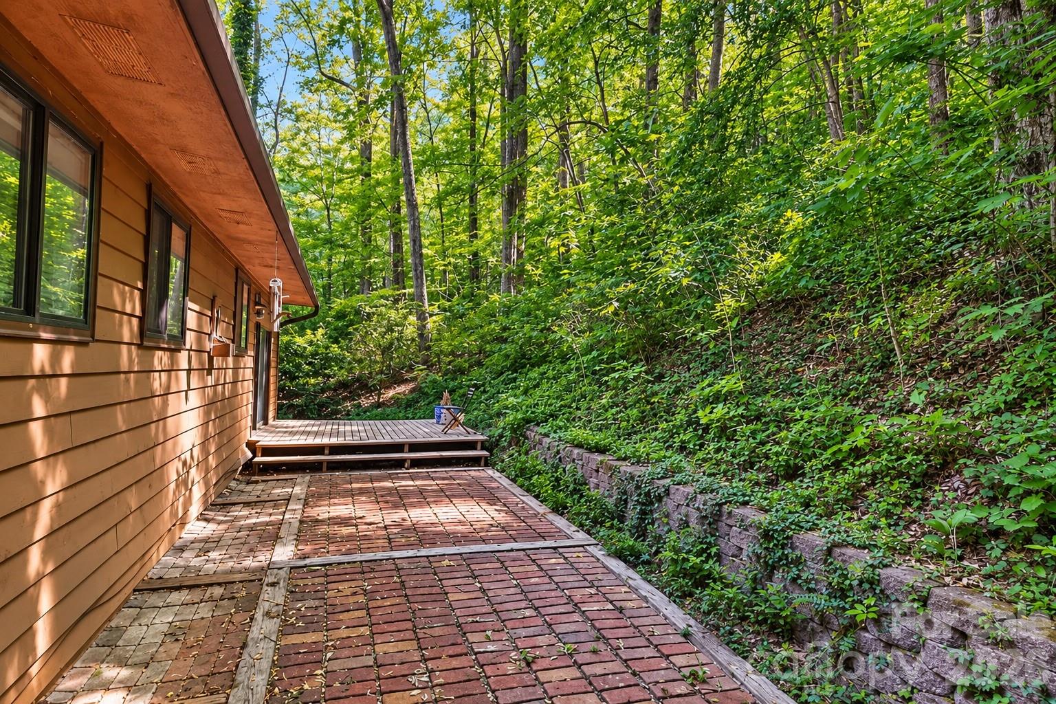 Single Family Residence at 8 Shadywood Circle, Asheville, photo 16 of 21