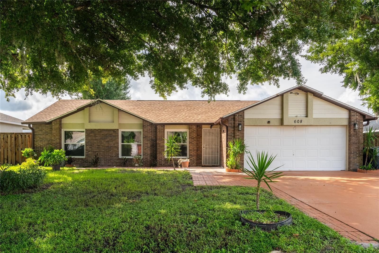 608 DROMEDARY CT