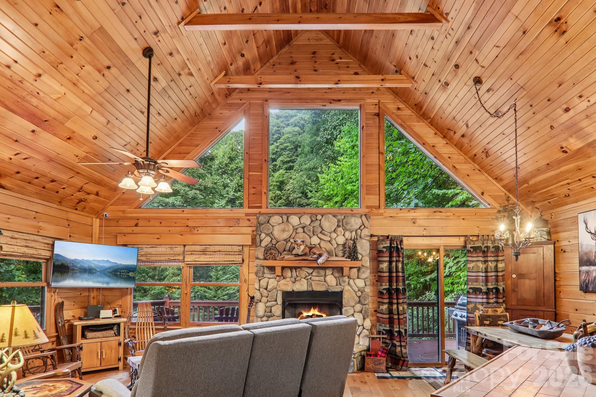 Log Home 3 bedrooms 2.5 baths - 230 Forest Drive Maggie Valley NC... Spacious vaulted ceilings with big glass windows - 230 Forest Drive, Maggie Valley