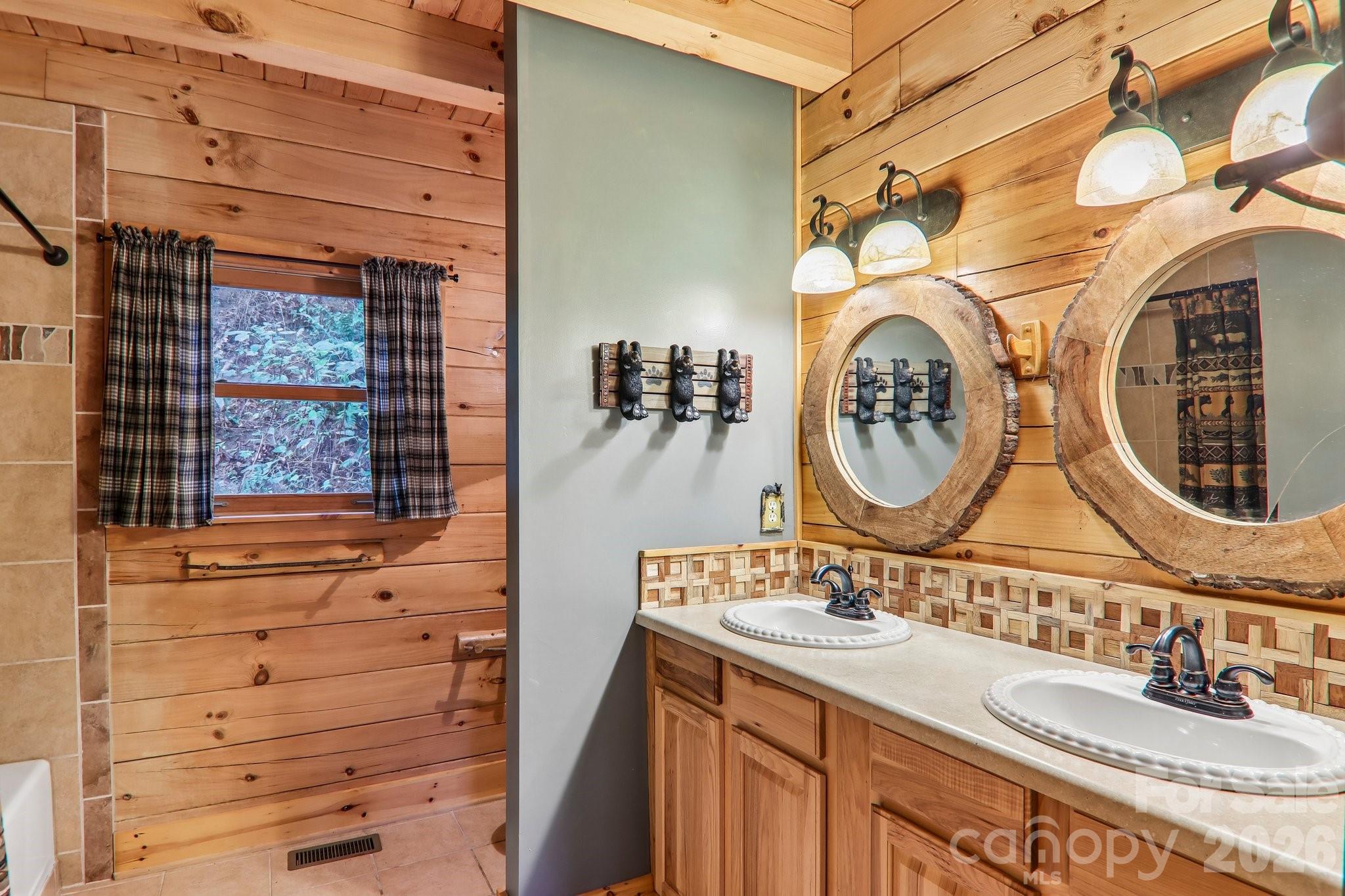 full bath - 230 Forest Drive, Maggie Valley