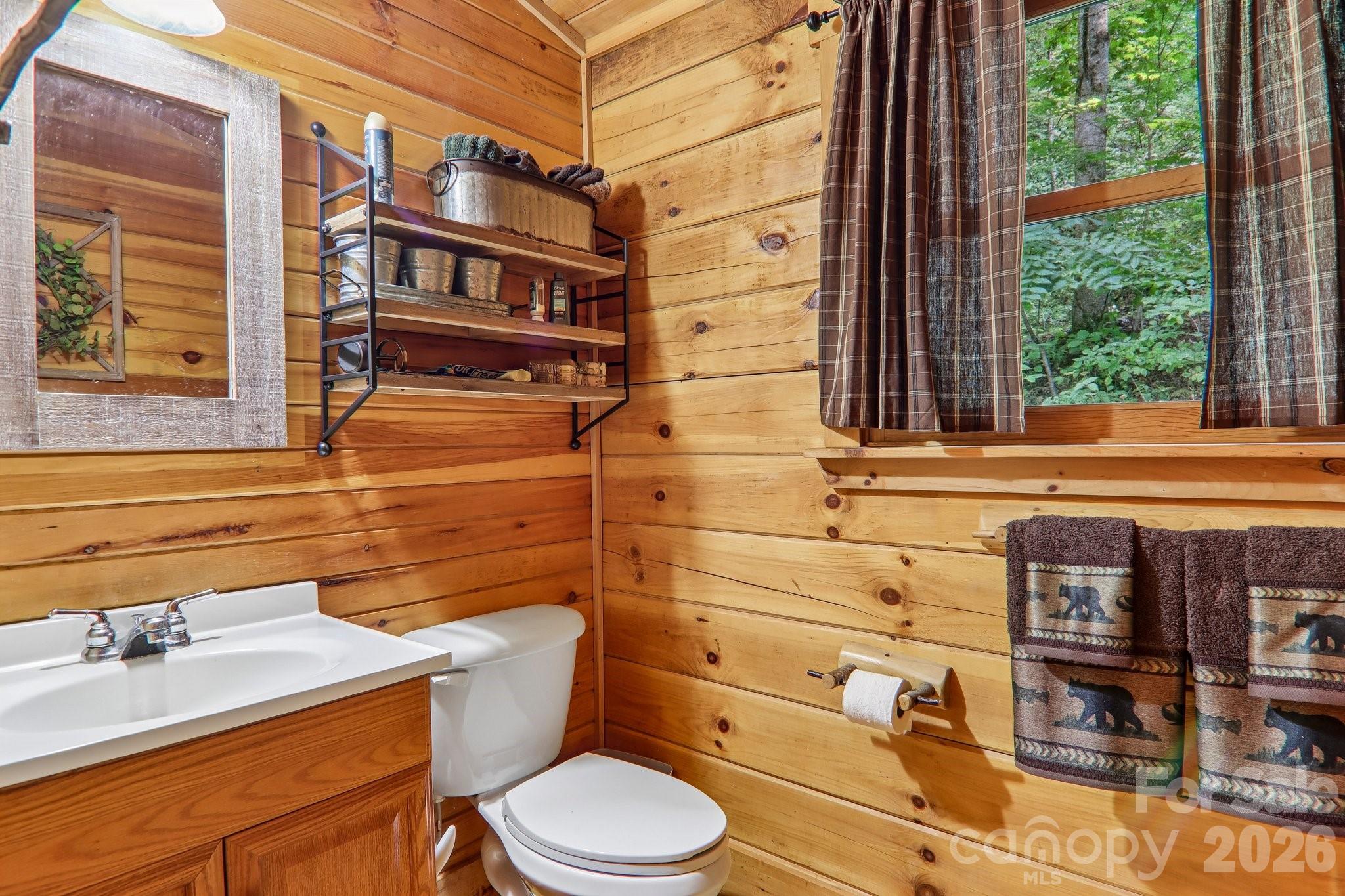 upper bath - 230 Forest Drive, Maggie Valley